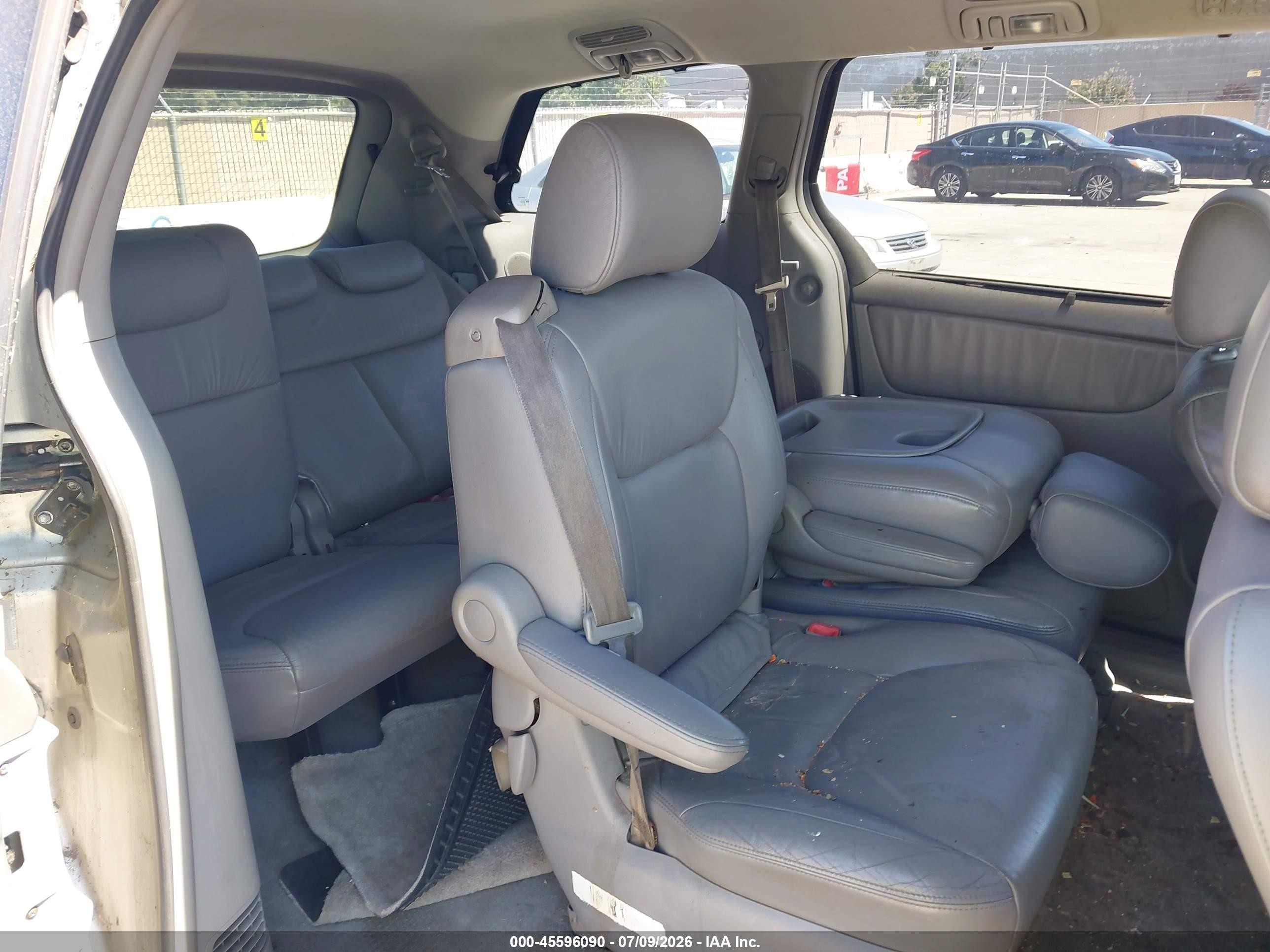 2004 Toyota Sienna Xle Silver vin: 5TDBA22C14S008717