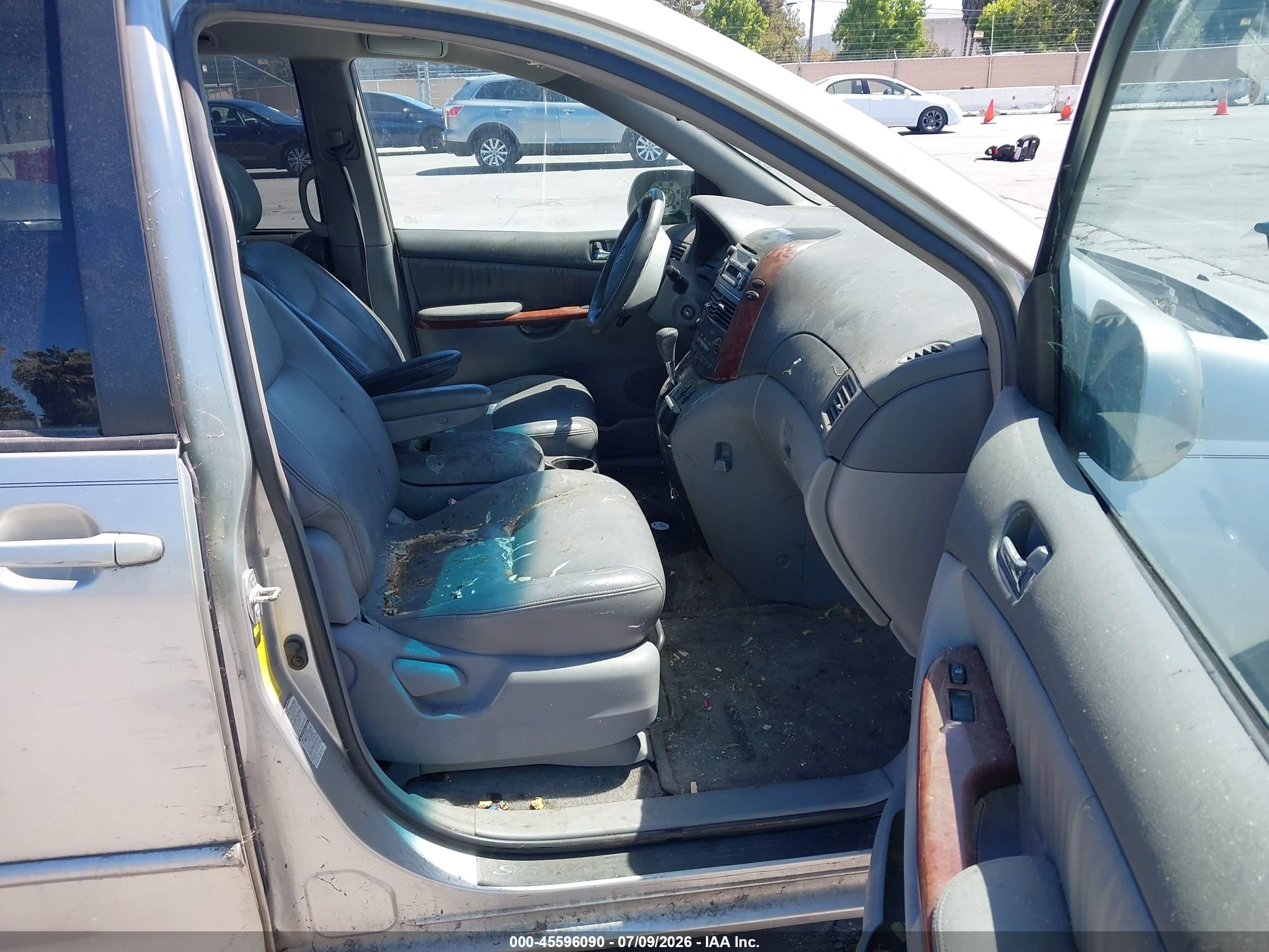 2004 Toyota Sienna Xle Silver vin: 5TDBA22C14S008717