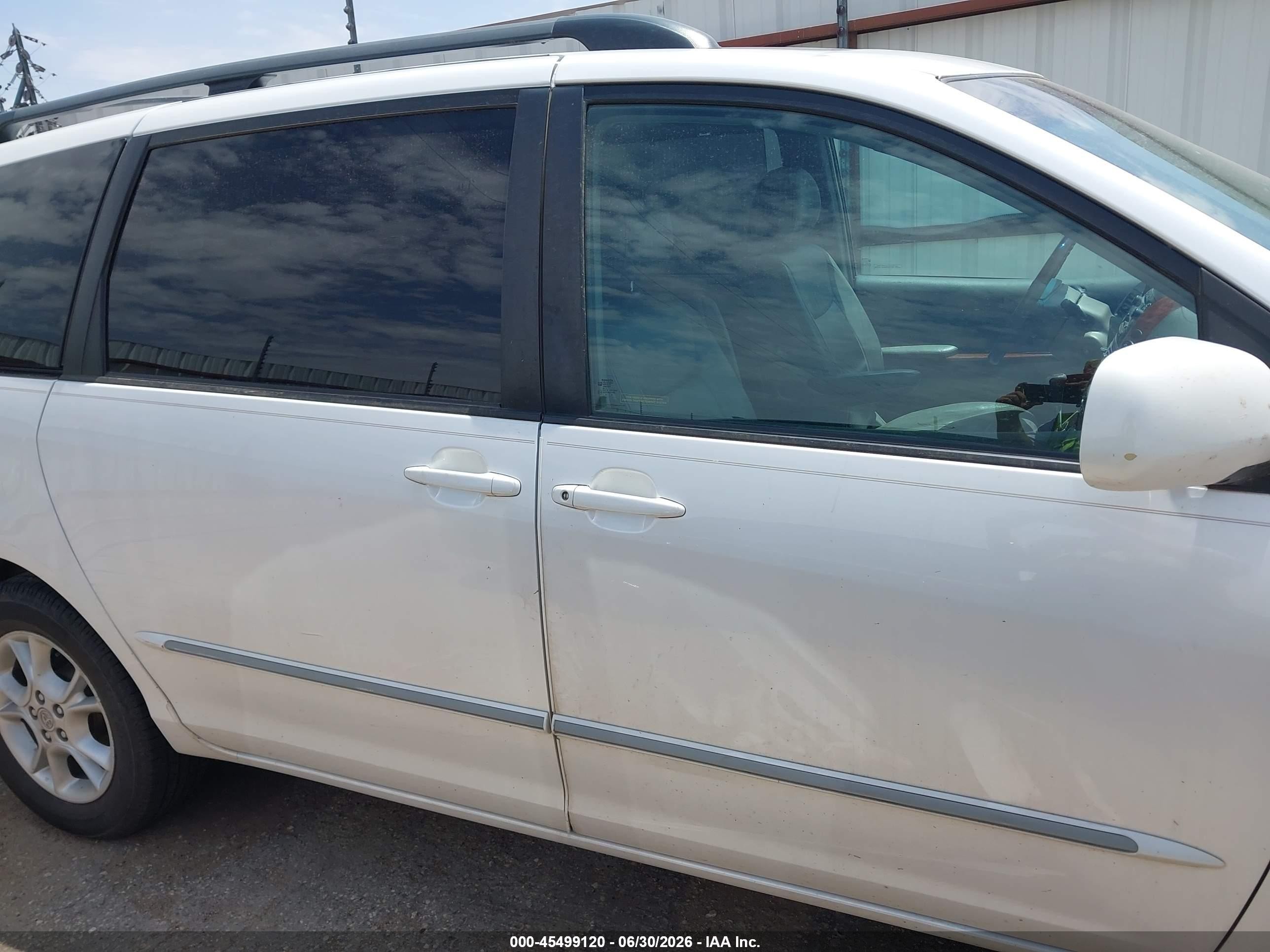 2004 Toyota Sienna Xle Limited White vin: 5TDBA22C14S011116