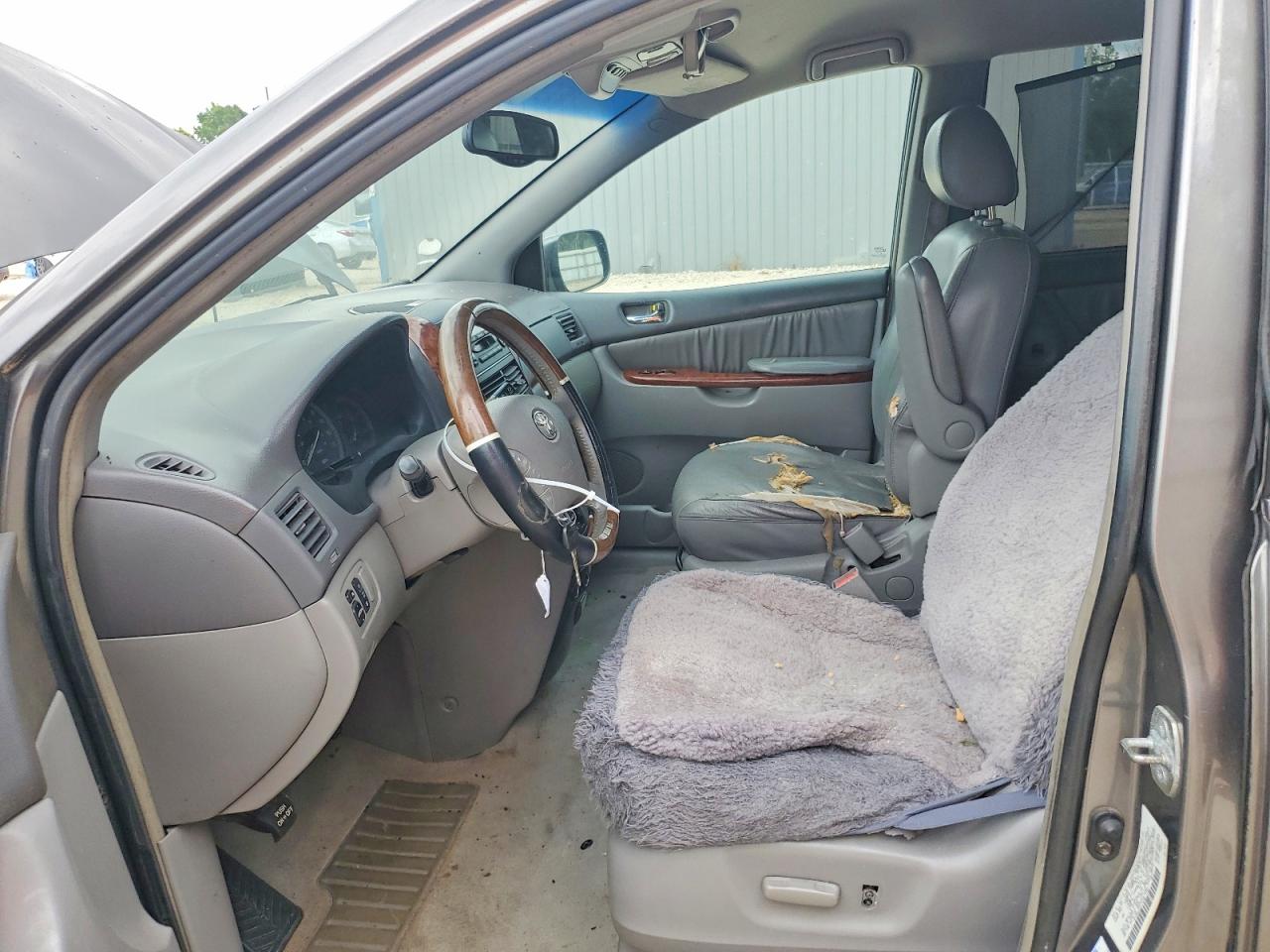 2004 Toyota Sienna Xle 7 Passenger Gray vin: 5TDBA22C14S017742