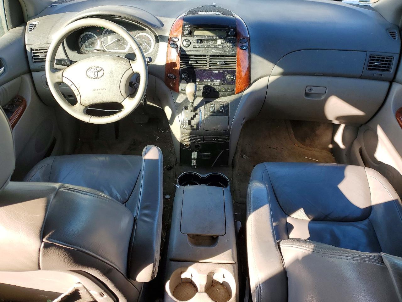 2005 Toyota Sienna Белый vin: 5TDBA22C15S053190