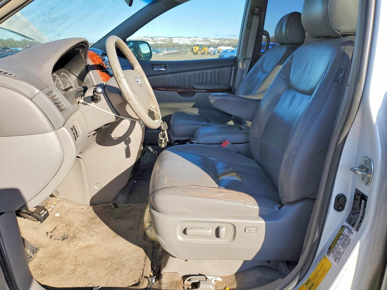 2005 Toyota Sienna Белый vin: 5TDBA22C15S053190