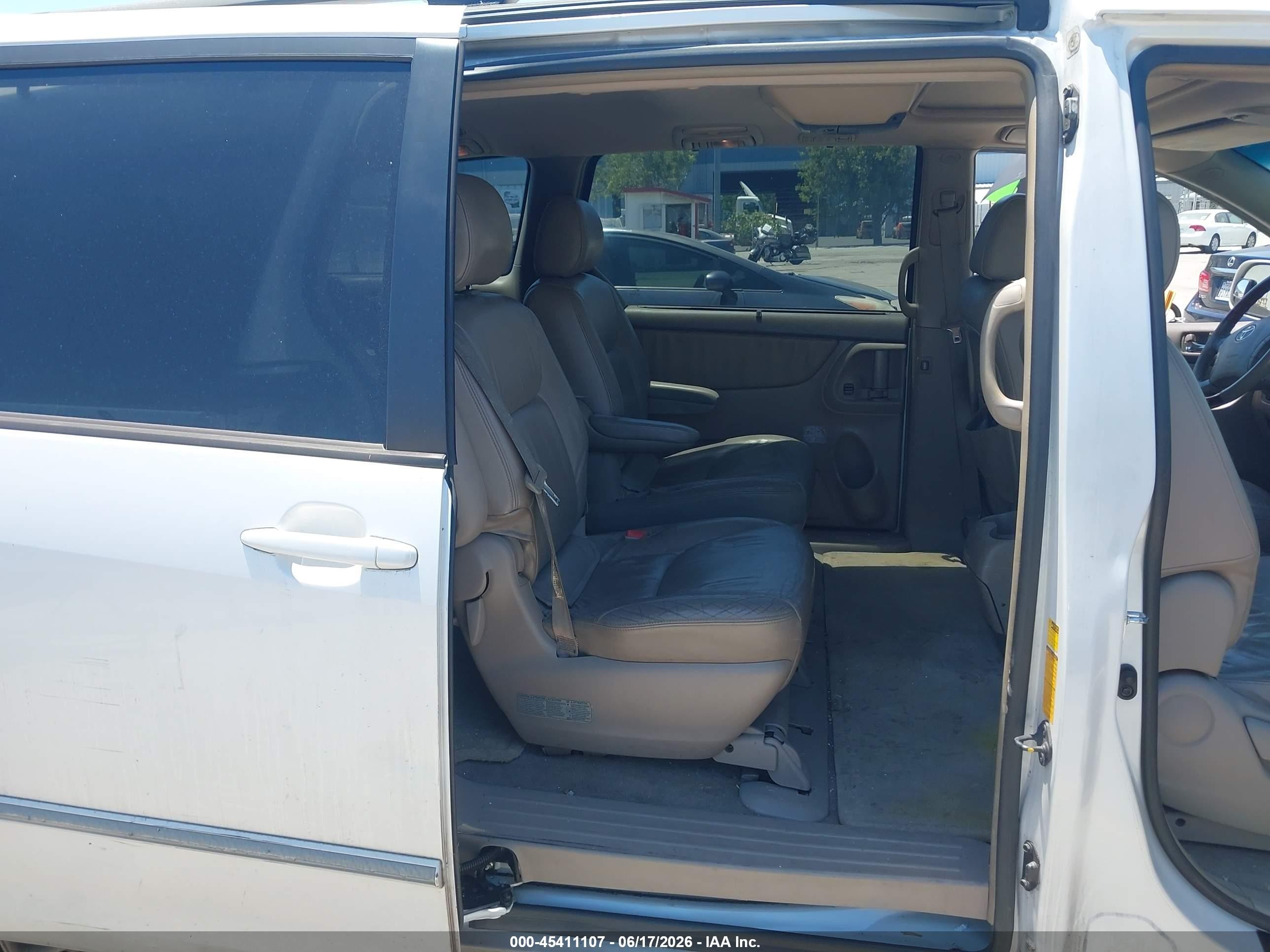 2004 Toyota Sienna Xle Limited White vin: 5TDBA22C34S010288
