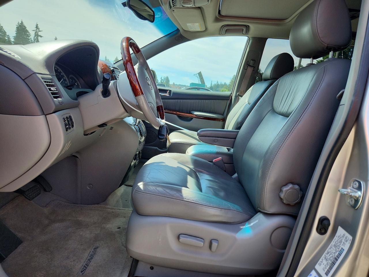 2004 Toyota Sienna Xle Limited 7 Passenger Silver vin: 5TDBA22C34S020111