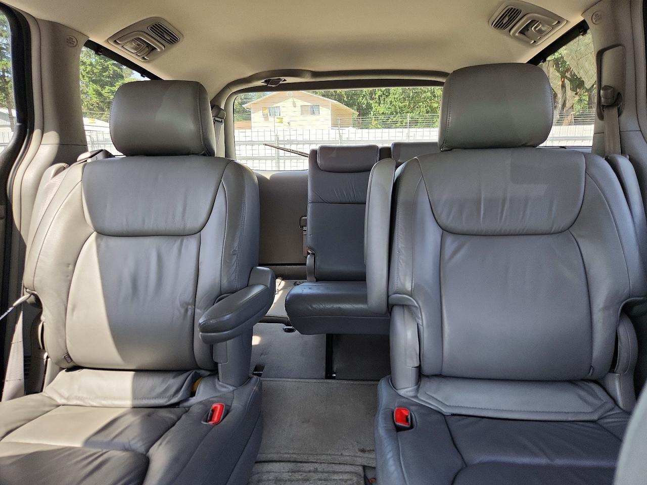 2004 Toyota Sienna Xle Limited 7 Passenger Silver vin: 5TDBA22C34S020111