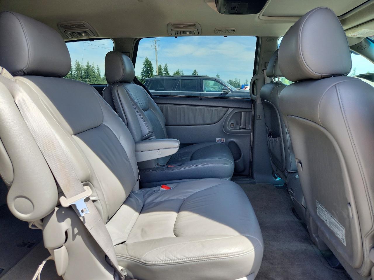 2004 Toyota Sienna Xle Limited 7 Passenger Silver vin: 5TDBA22C34S020111