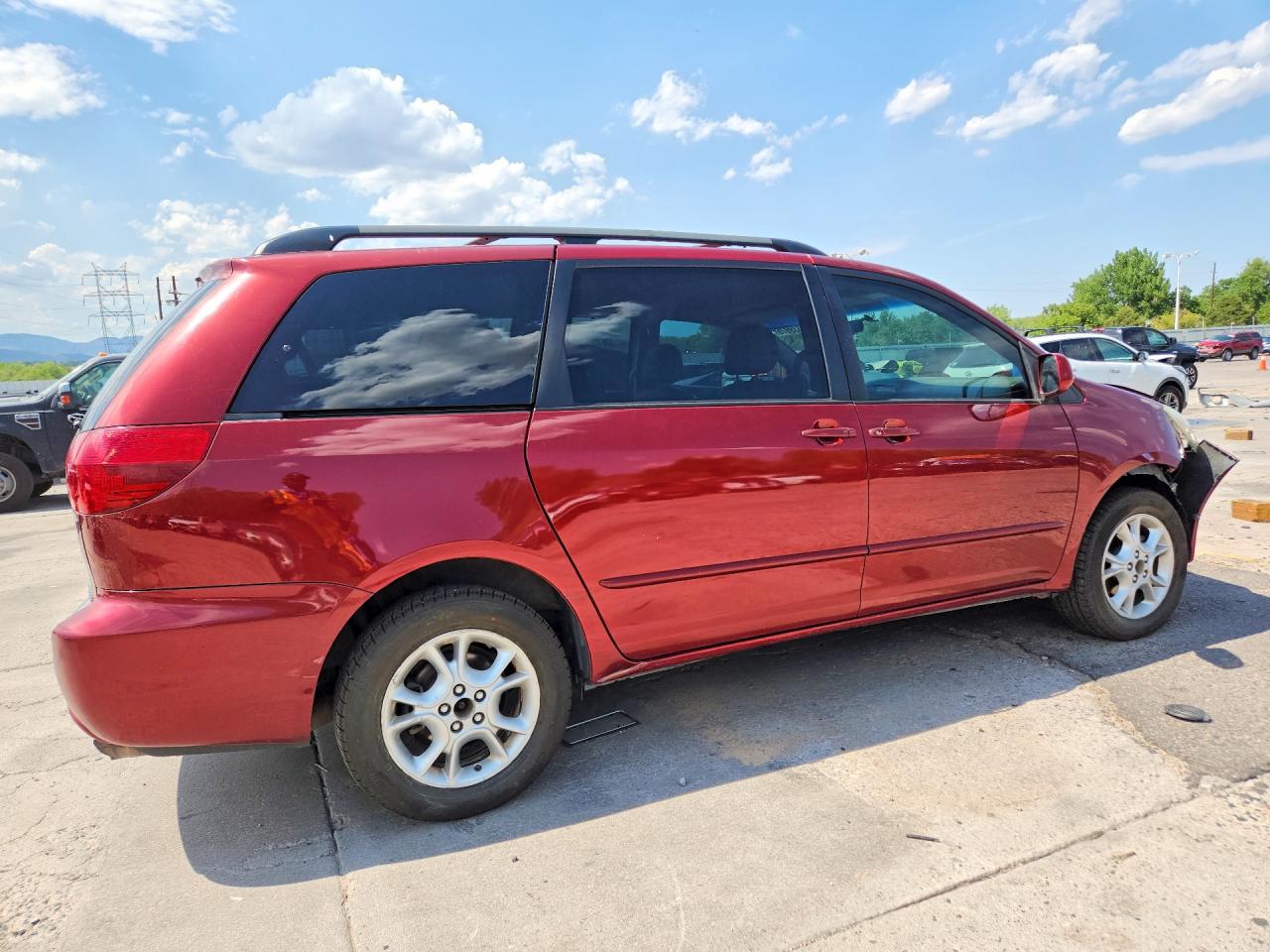 2005 Toyota Sienna Xle 7 Passenger Burgundy vin: 5TDBA22C35S029229