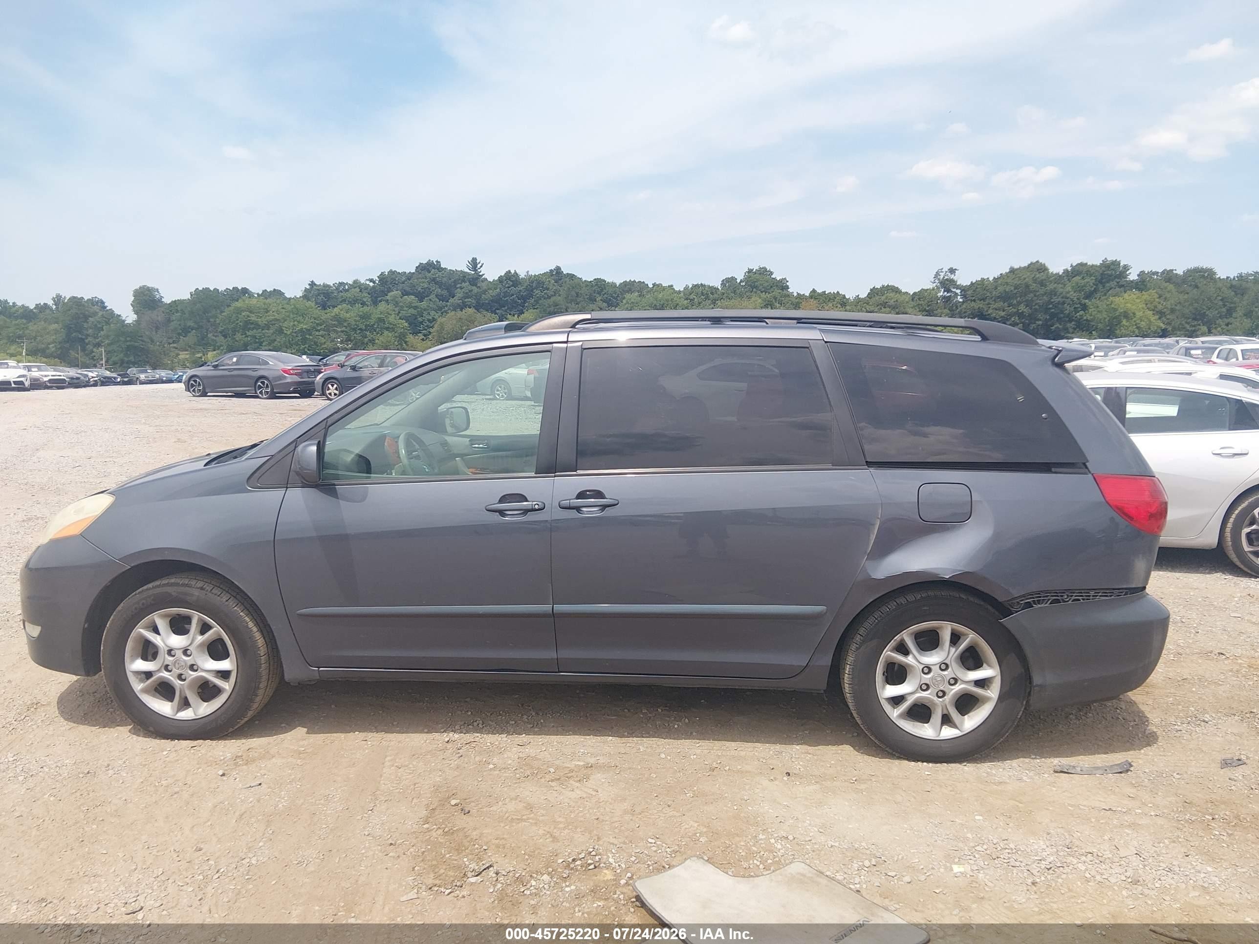 2006 Toyota Sienna Xle Red vin: 5TDBA22C36S066900