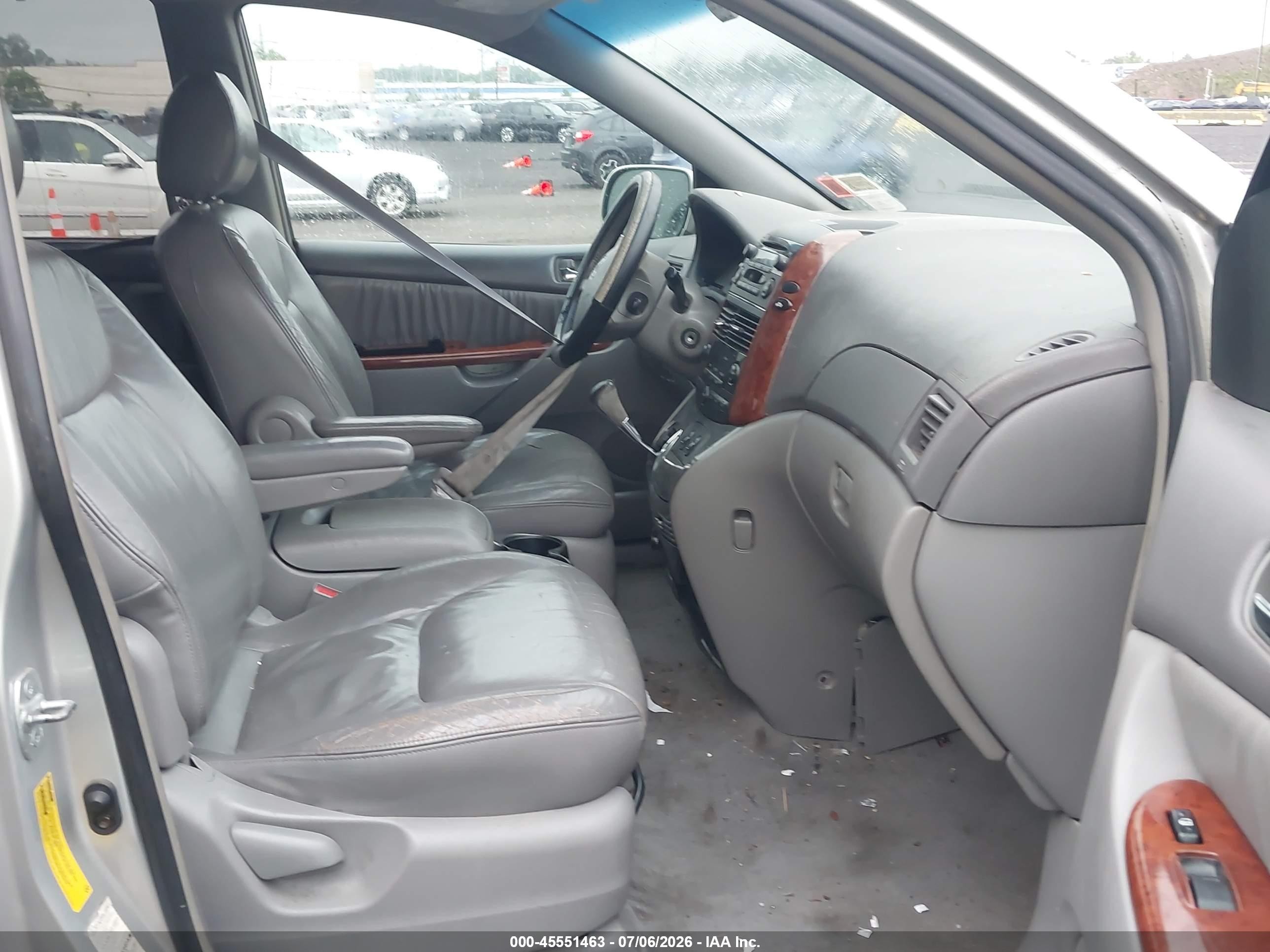 2004 Toyota Sienna Xle Silver vin: 5TDBA22C44S011420