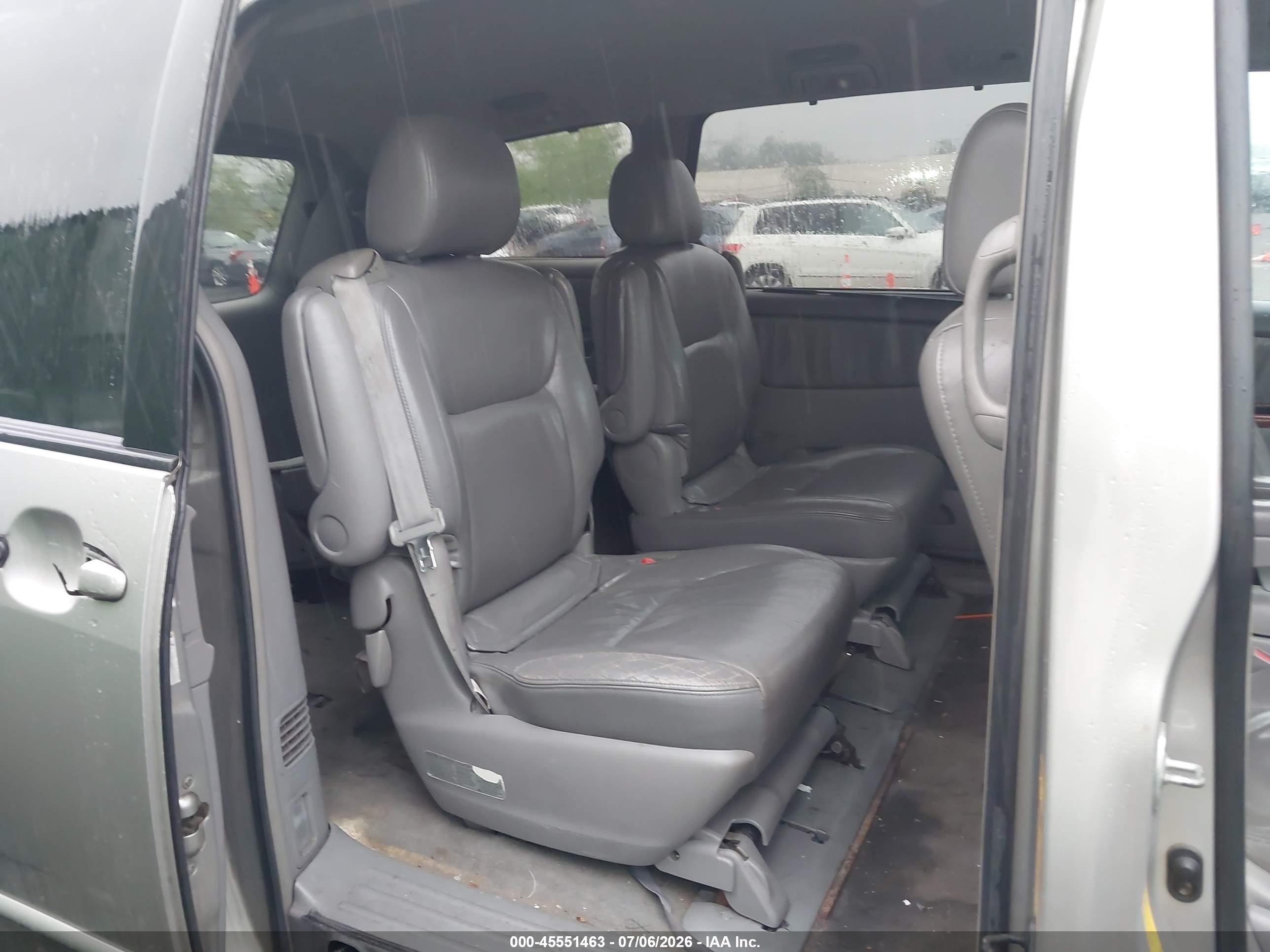 2004 Toyota Sienna Xle Silver vin: 5TDBA22C44S011420