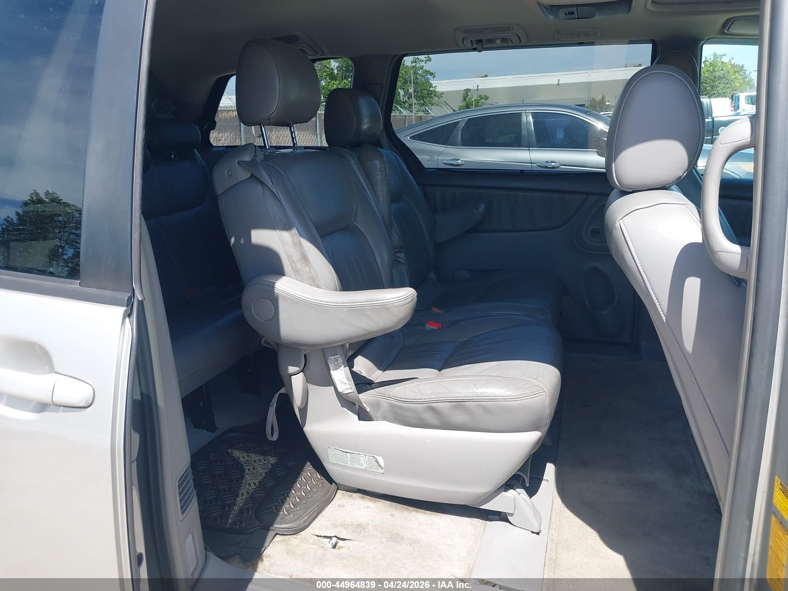 2005 Toyota Sienna Xle Limited Silver vin: 5TDBA22C45S031961