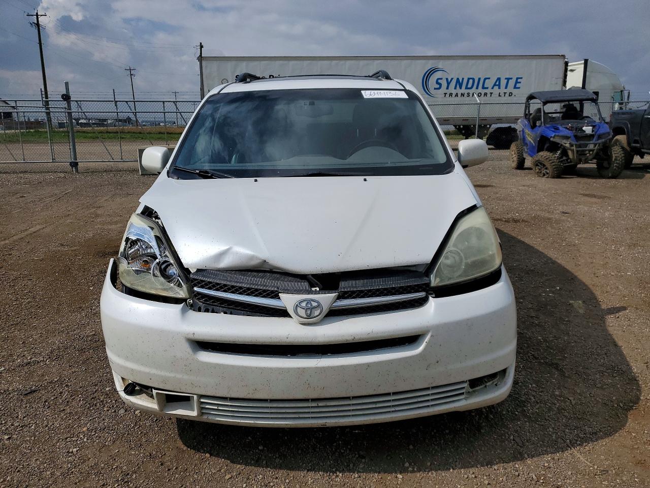 2005 Toyota Sienna Xle 7 Passenger White vin: 5TDBA22C45S042152