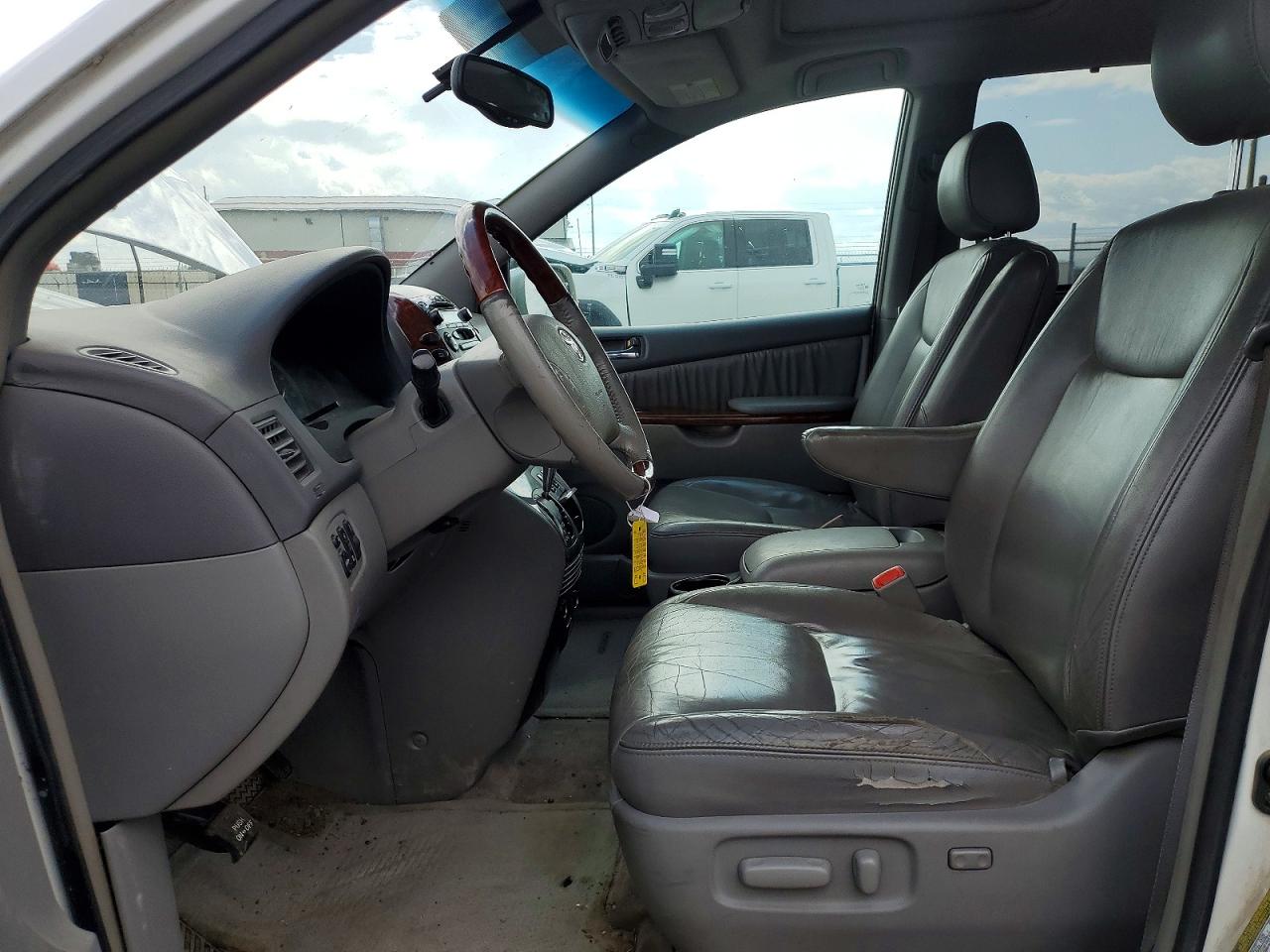 2005 Toyota Sienna Xle 7 Passenger White vin: 5TDBA22C45S042152