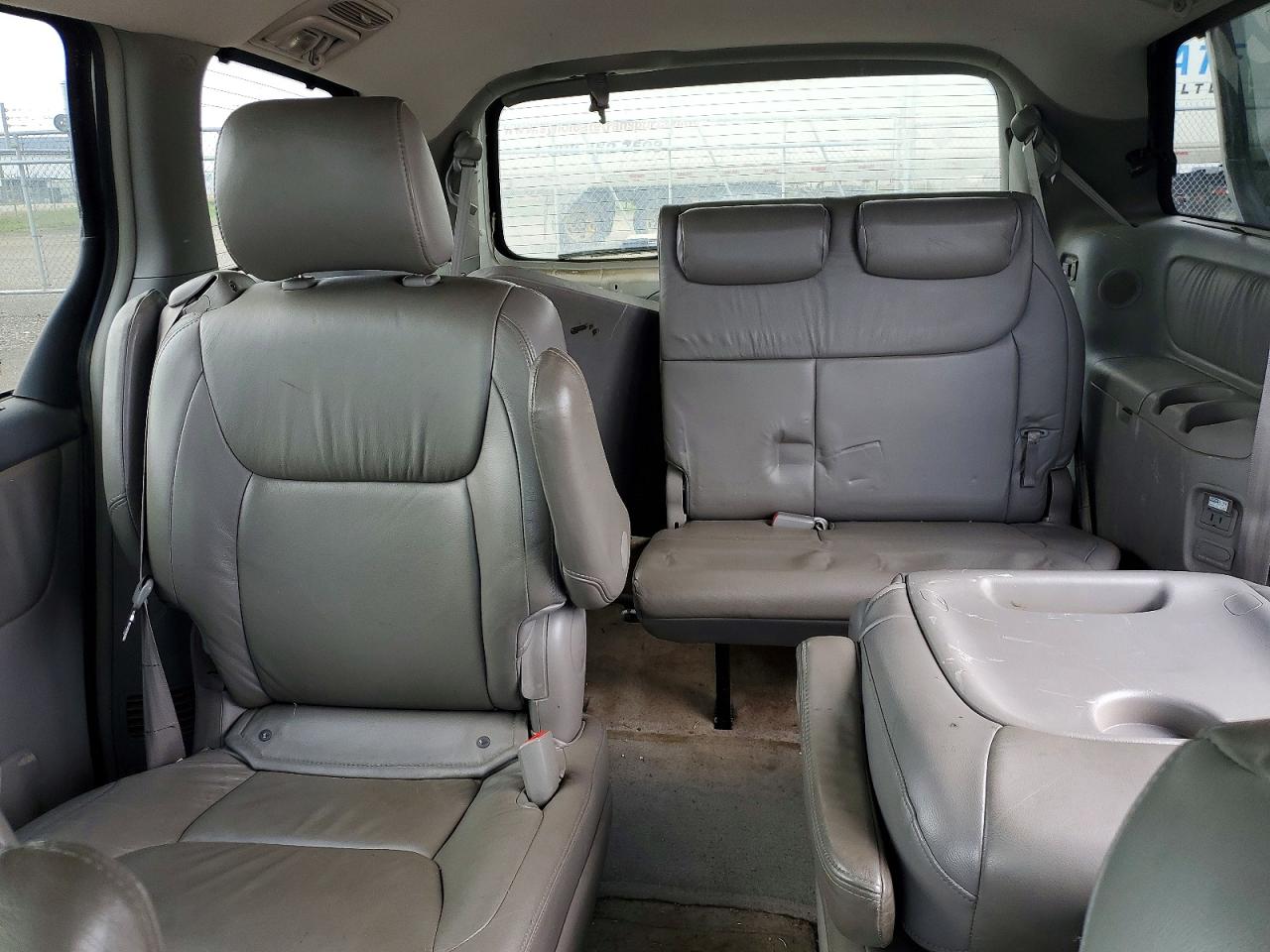 2005 Toyota Sienna Xle 7 Passenger White vin: 5TDBA22C45S042152