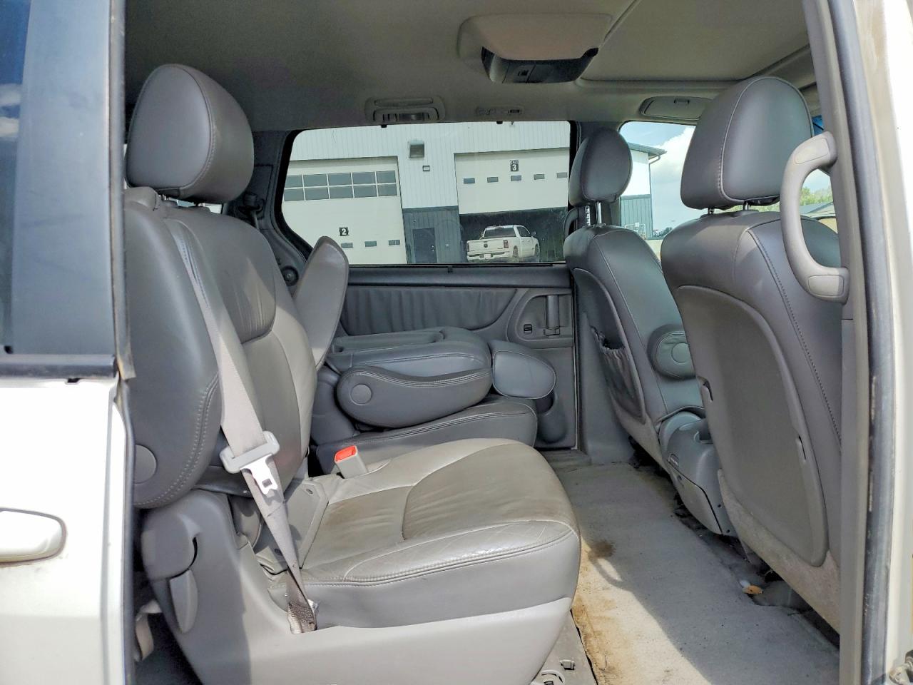 2005 Toyota Sienna Xle 7 Passenger White vin: 5TDBA22C45S042152