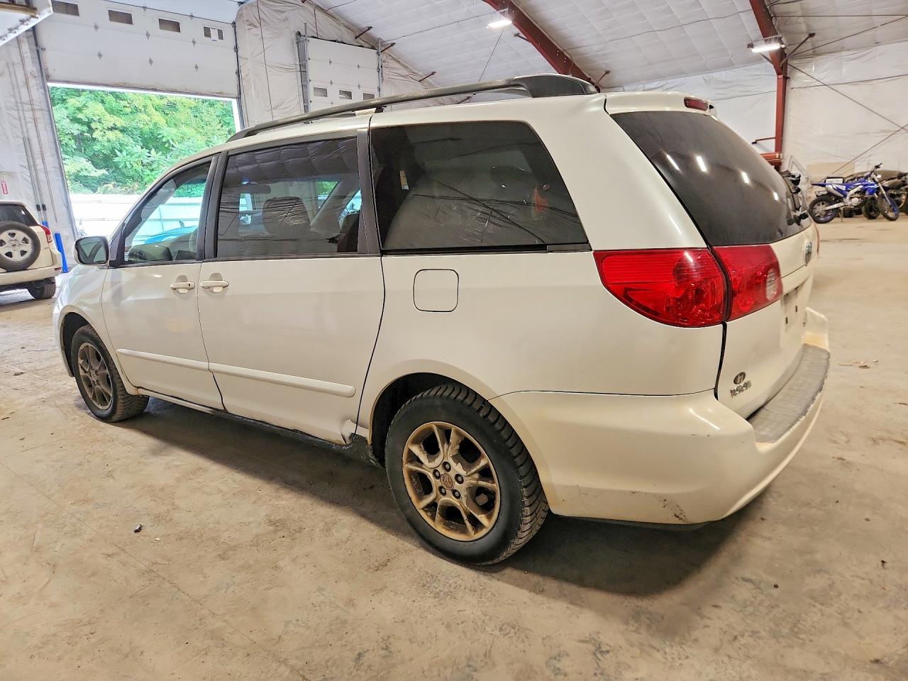 2006 Toyota Sienna Xle 7 Passenger Белый vin: 5TDBA22C46S067277