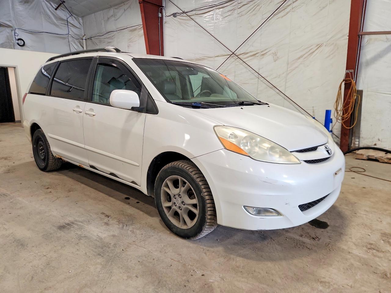 2006 Toyota Sienna Xle 7 Passenger Белый vin: 5TDBA22C46S067277