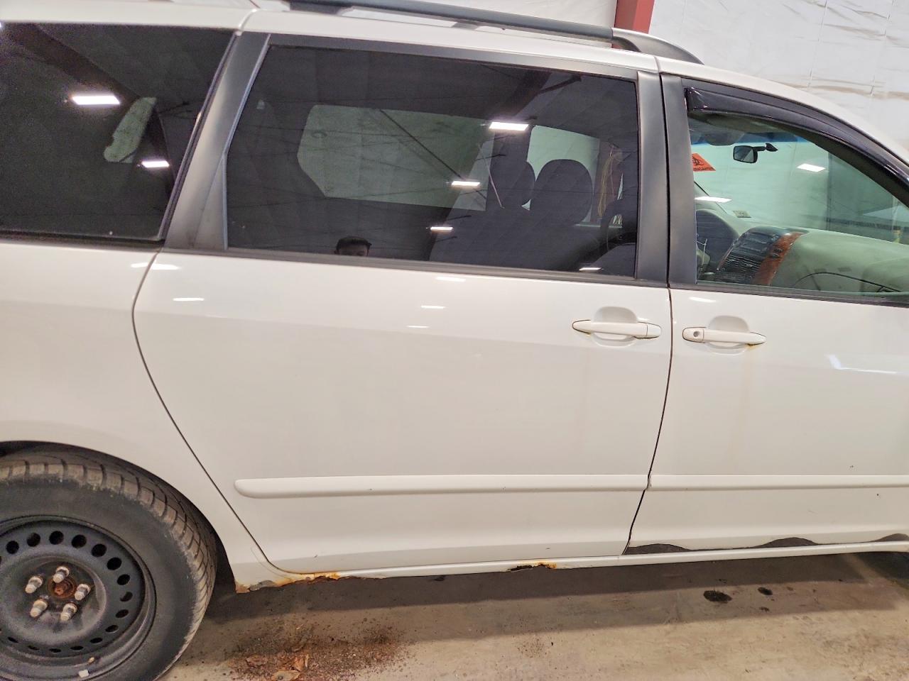 2006 Toyota Sienna Xle 7 Passenger Белый vin: 5TDBA22C46S067277