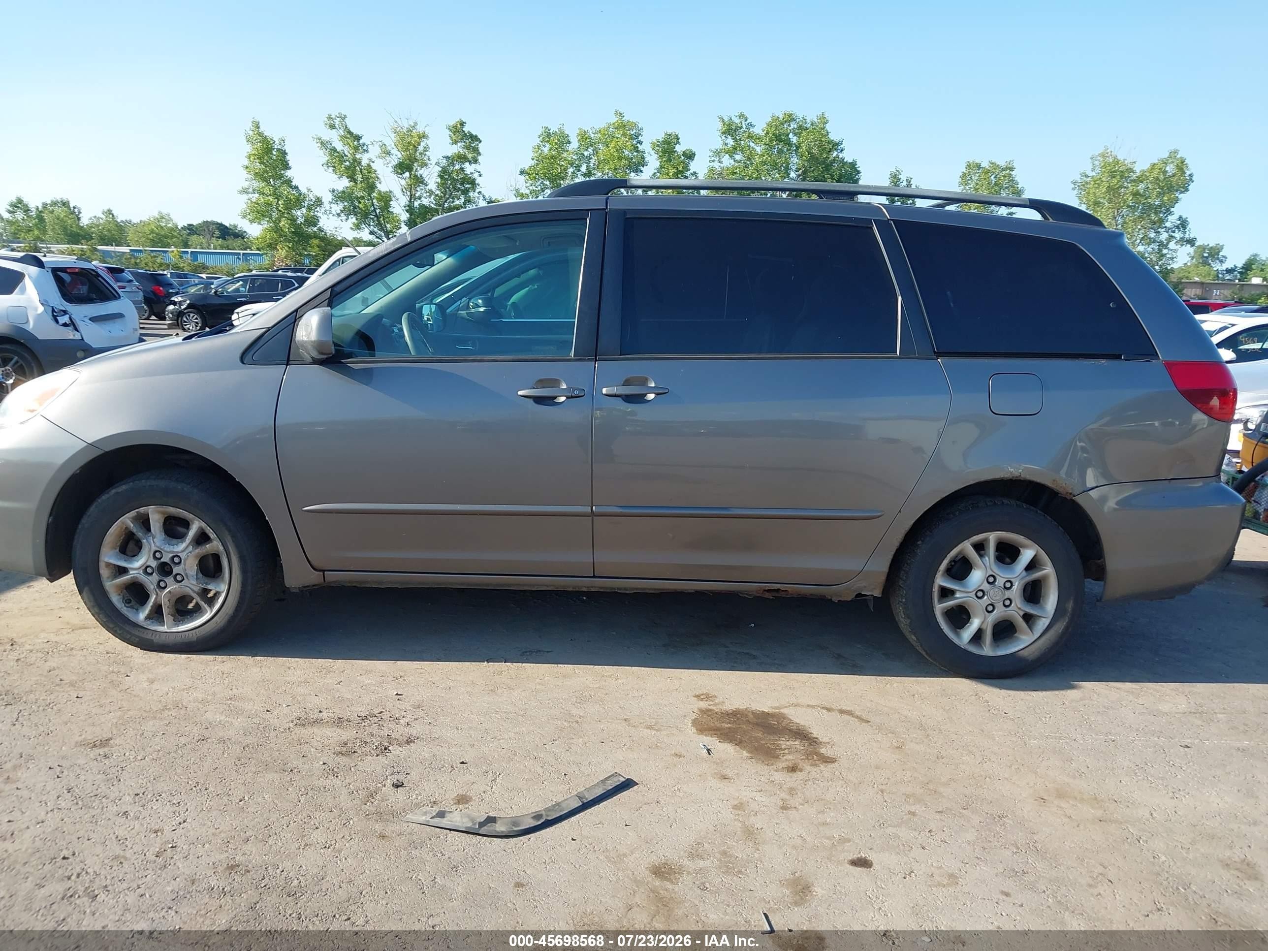 2004 Toyota Sienna Xle Gray vin: 5TDBA22C54S005111