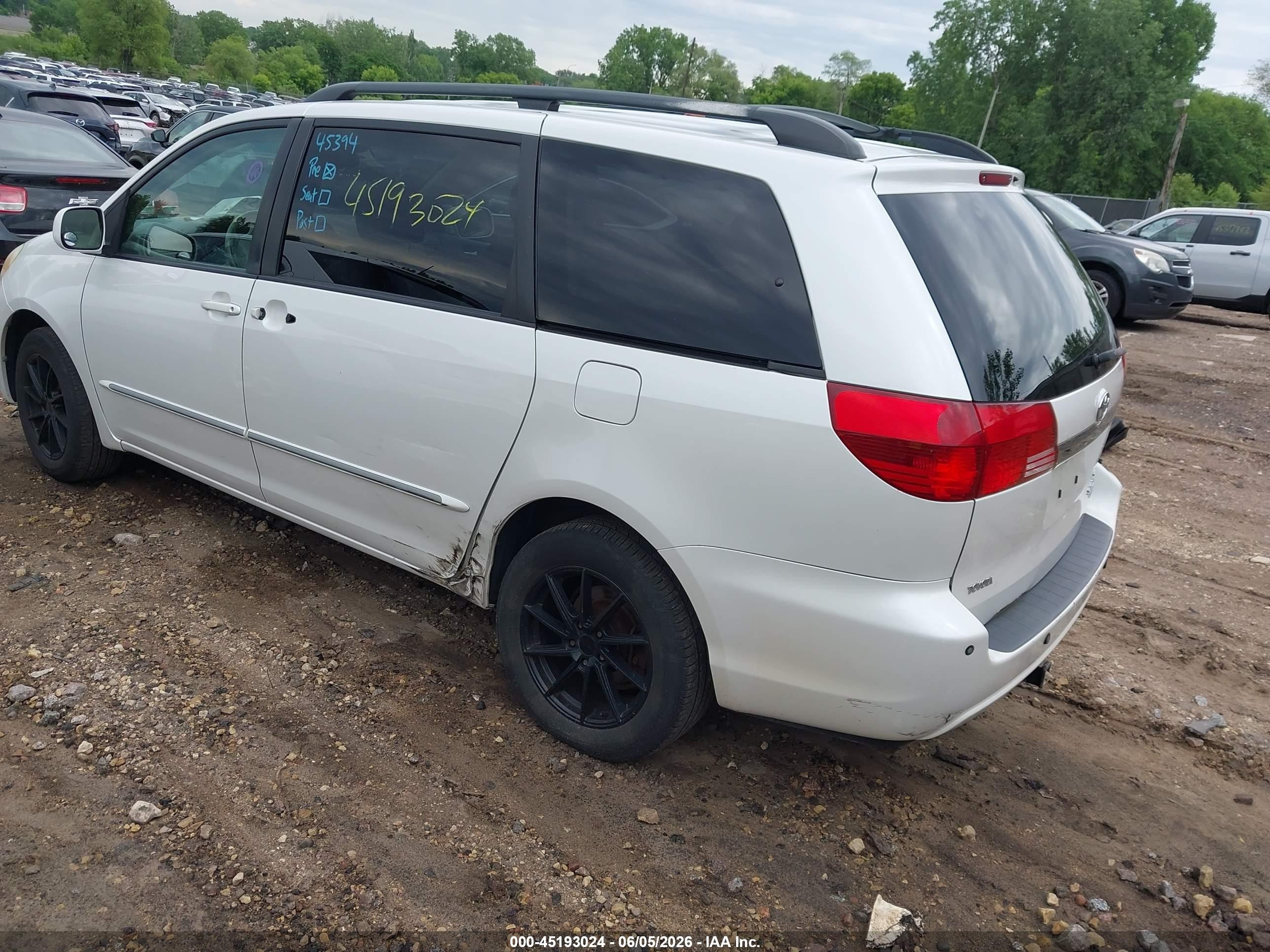 2004 Toyota Sienna Xle Limited White vin: 5TDBA22C54S025391