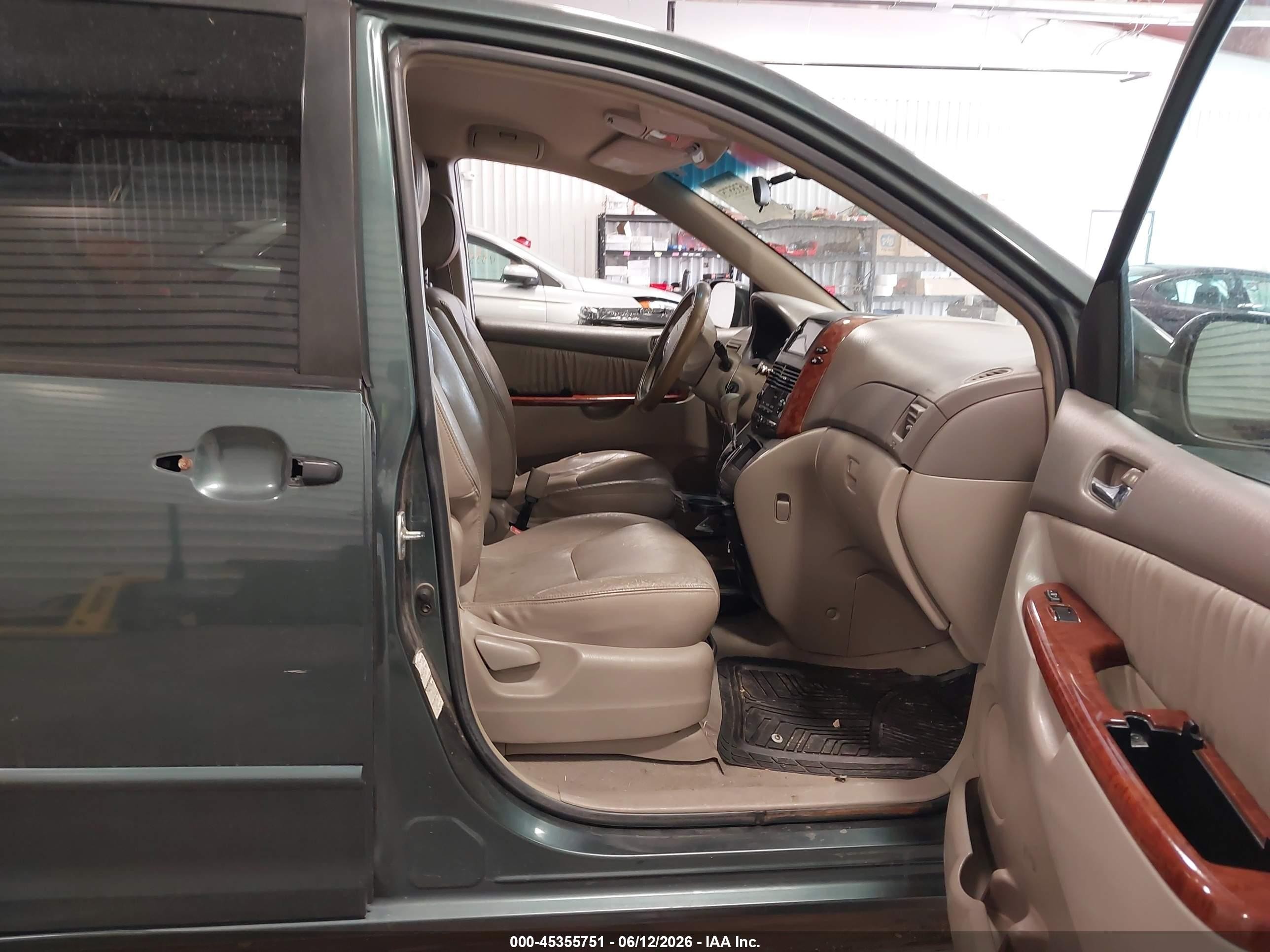 2004 Toyota Sienna Xle Серый vin: 5TDBA22C54S025584