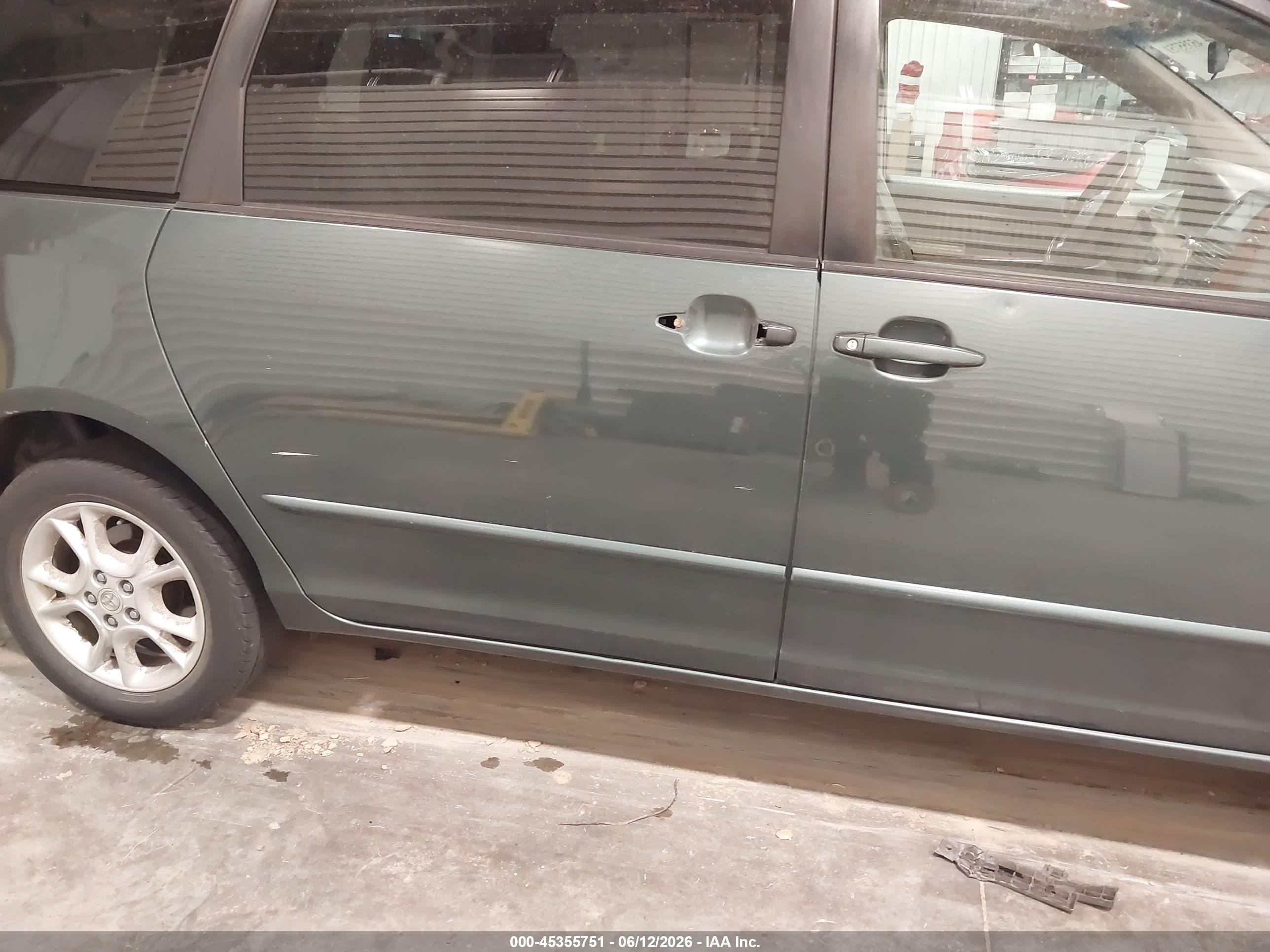2004 Toyota Sienna Xle Серый vin: 5TDBA22C54S025584