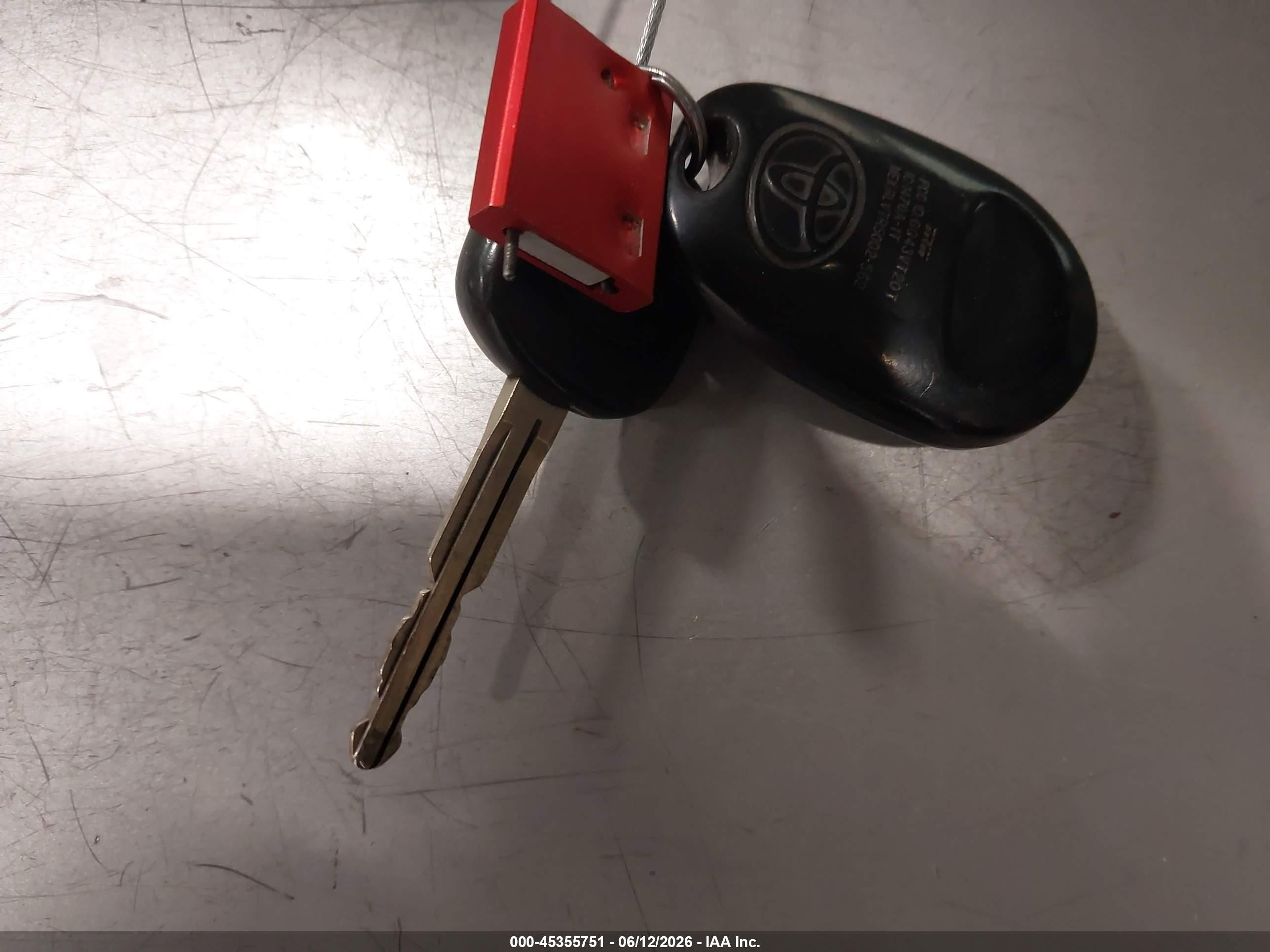 2004 Toyota Sienna Xle Серый vin: 5TDBA22C54S025584