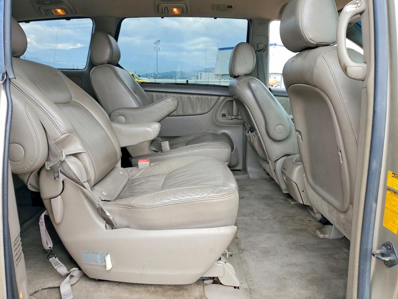 2005 Toyota Sienna Xle 7 Passenger Gold vin: 5TDBA22C55S036134
