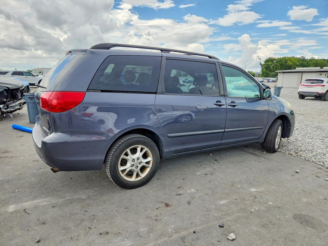 2006 Toyota Sienna Xle 7 Passenger Blue vin: 5TDBA22C56S057891