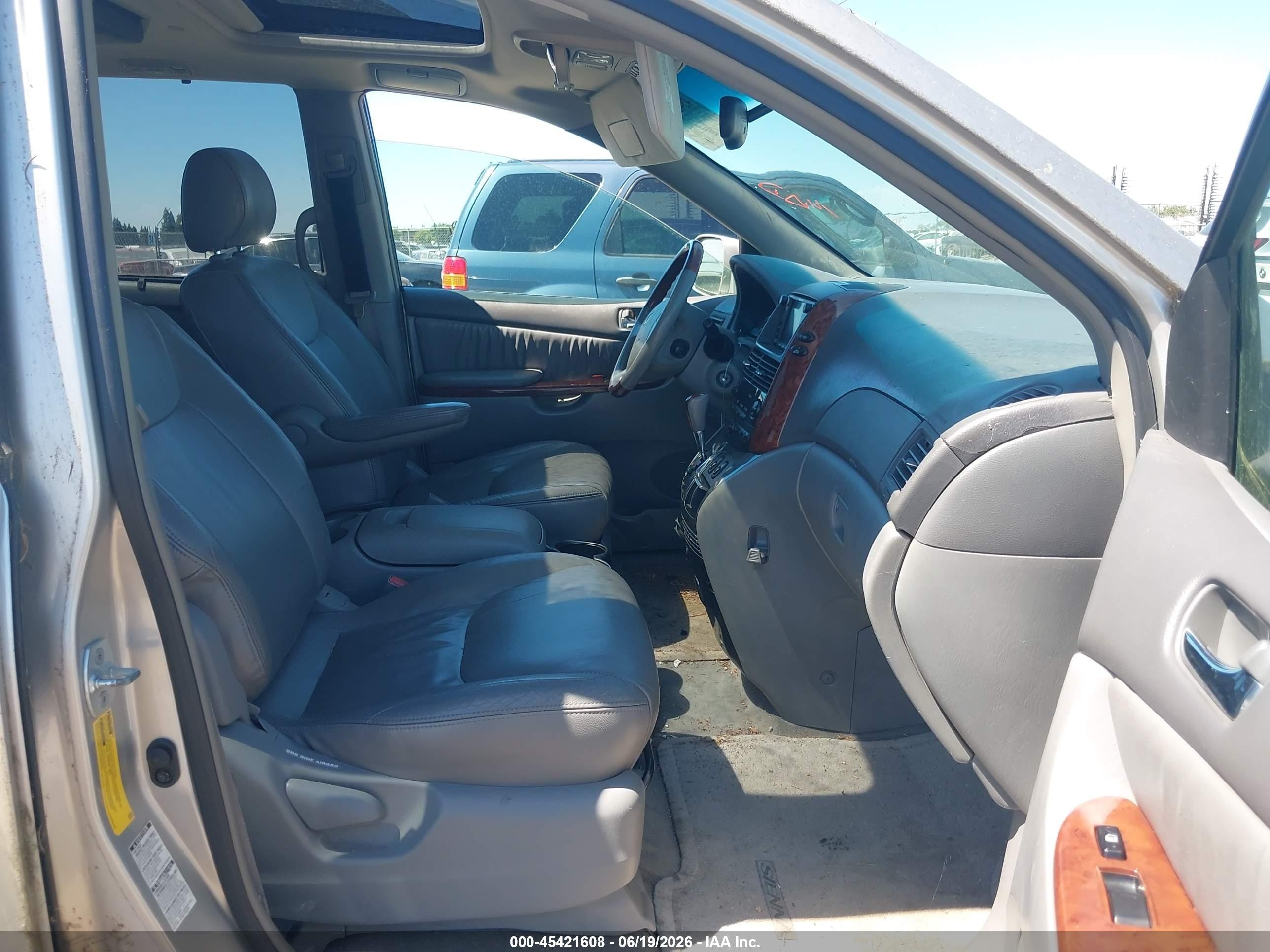 2004 Toyota Sienna Xle Limited Silver vin: 5TDBA22C64S010687