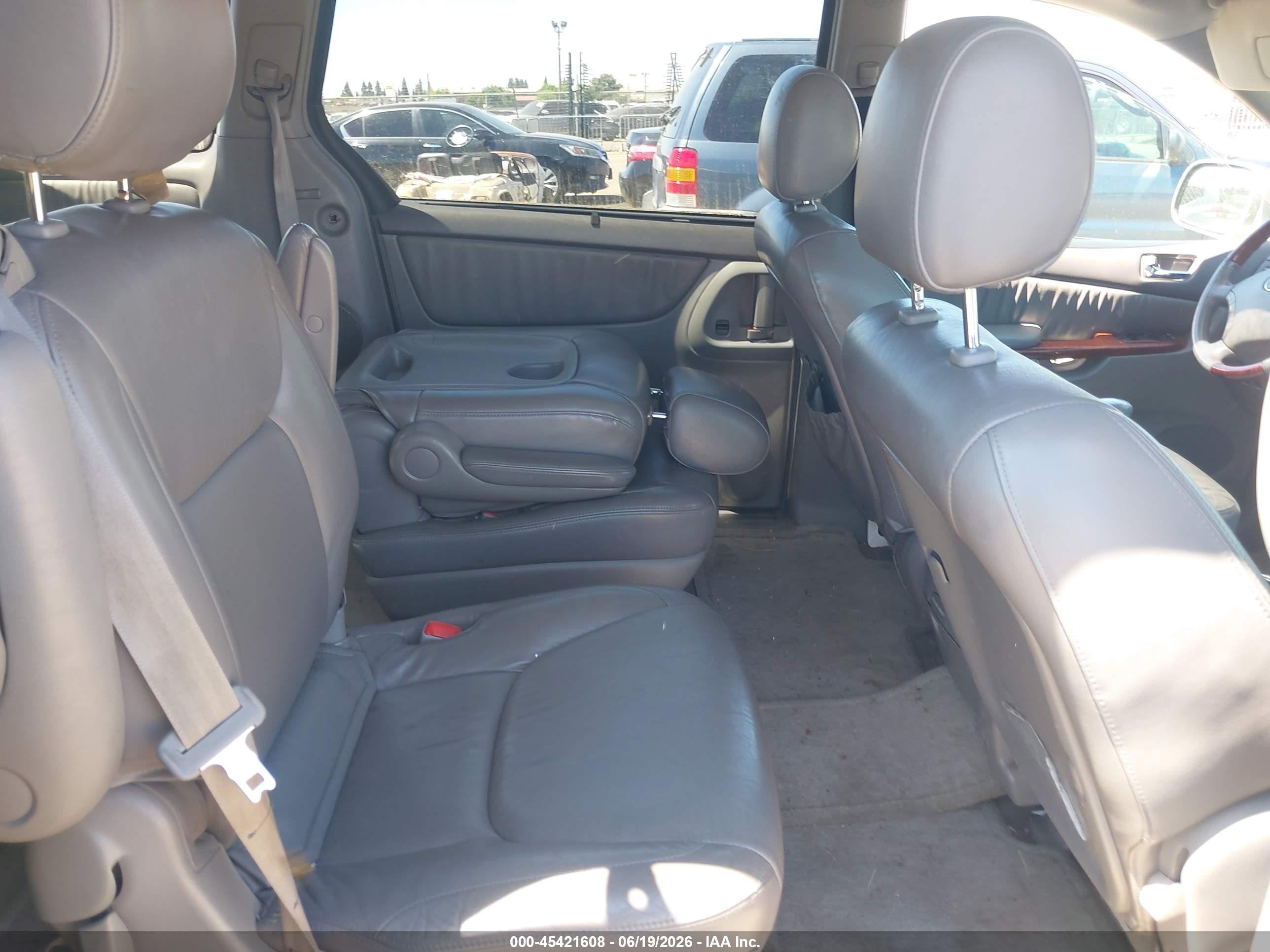 2004 Toyota Sienna Xle Limited Silver vin: 5TDBA22C64S010687