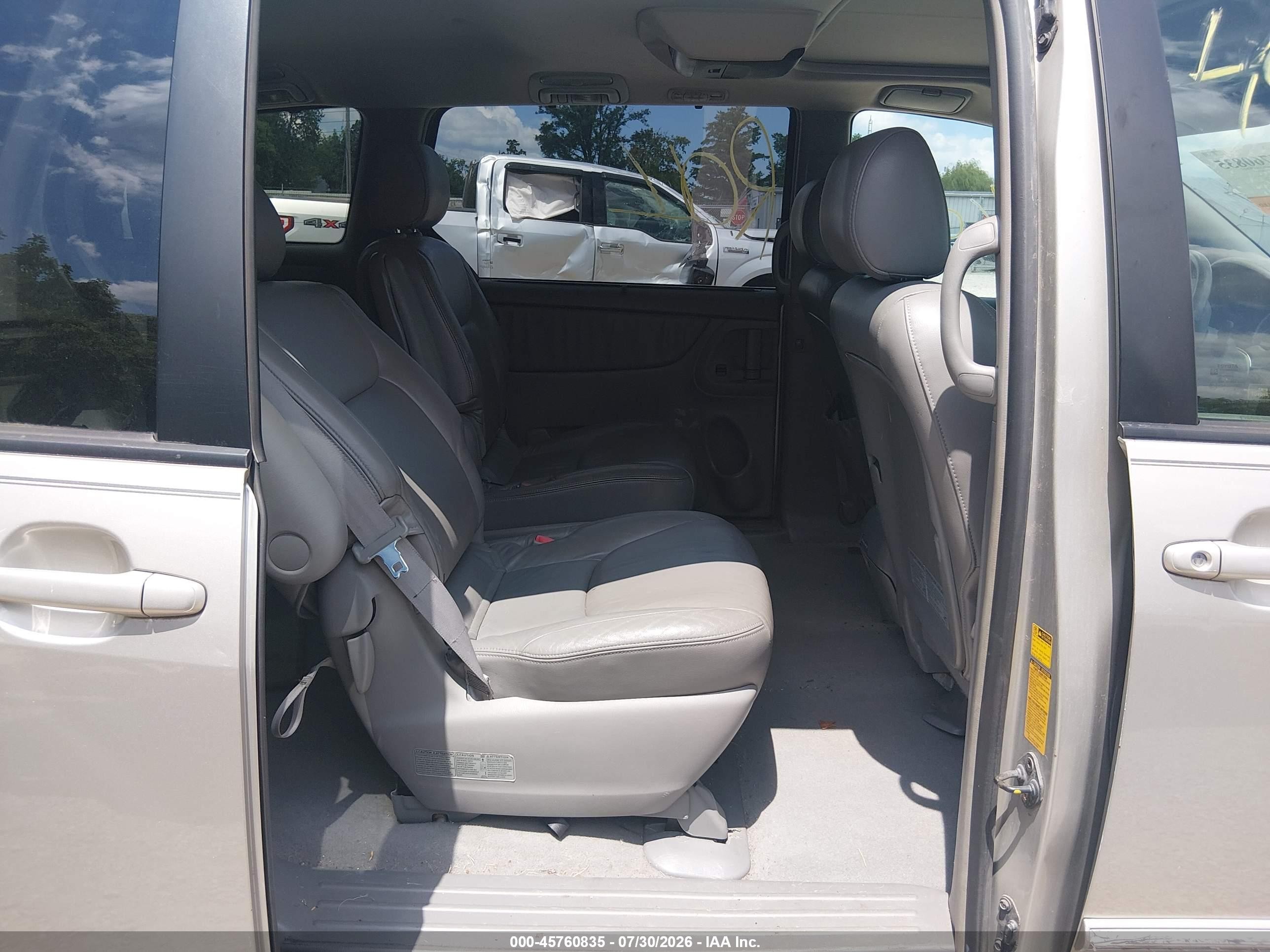2004 Toyota Sienna Xle Limited Silver vin: 5TDBA22C64S010804