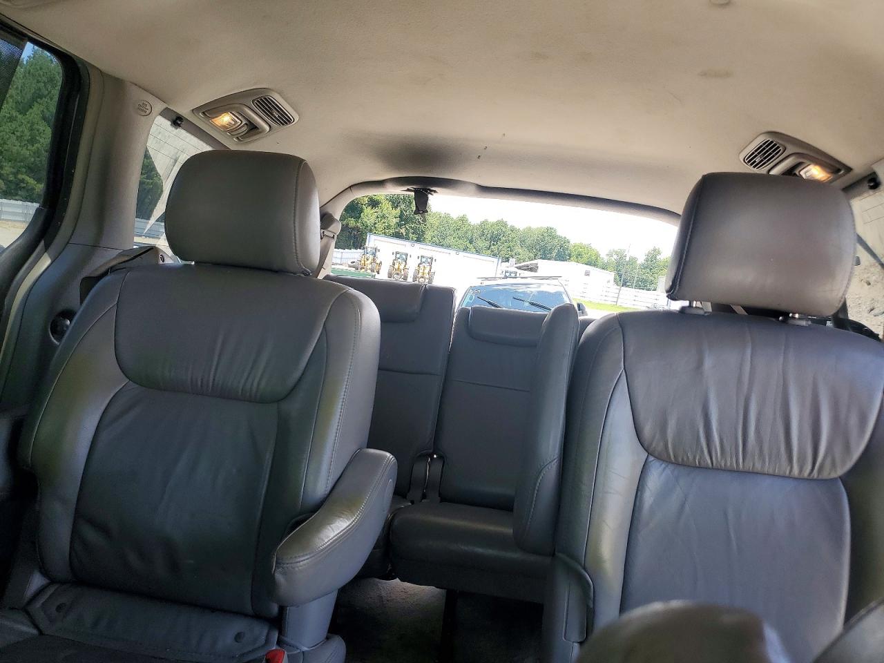 2005 Toyota Sienna Xle Limited 7 Passenger Silver vin: 5TDBA22C65S047739