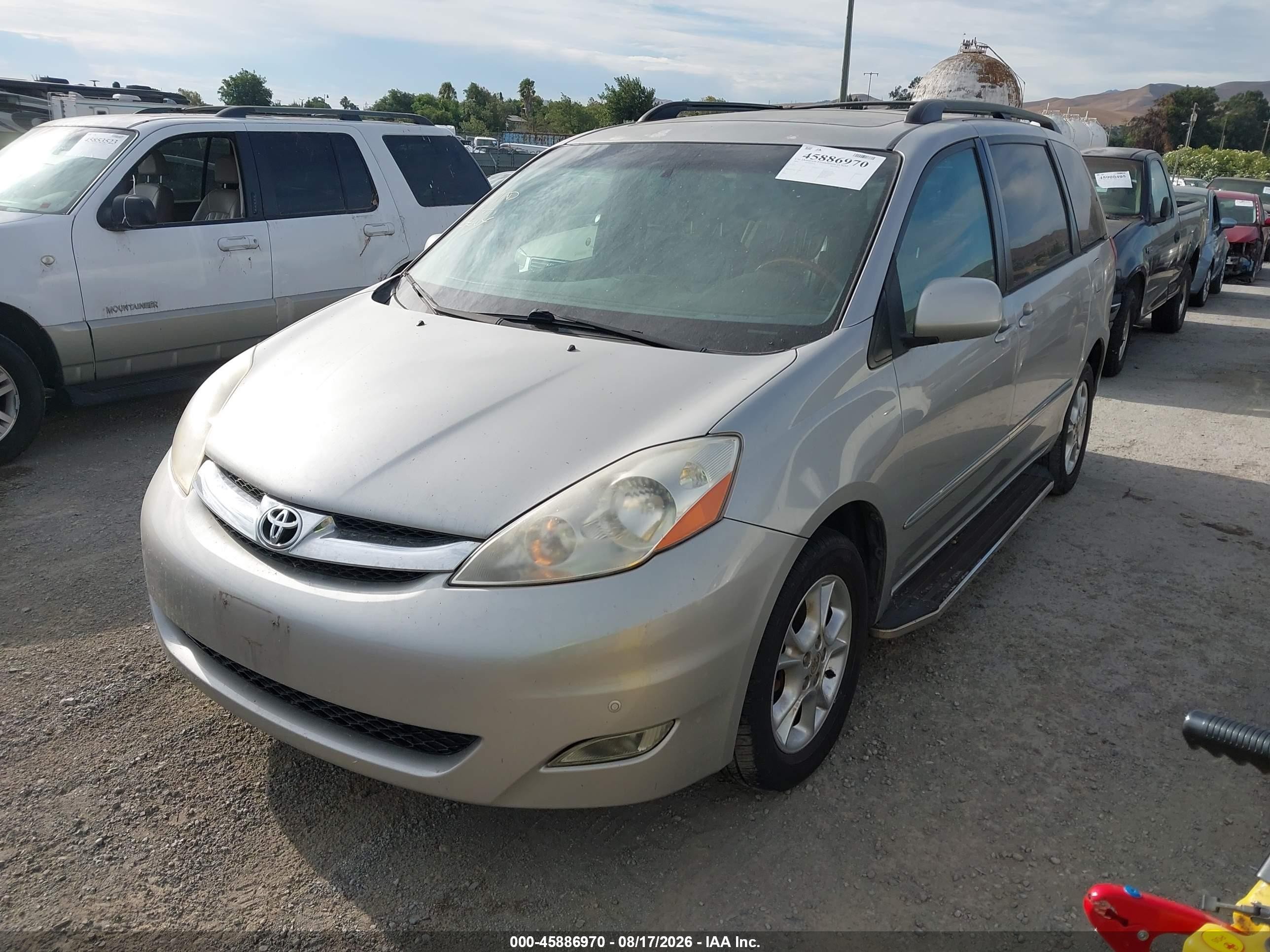 2006 Toyota Sienna Xle/xle Limited Silver vin: 5TDBA22C66S075610