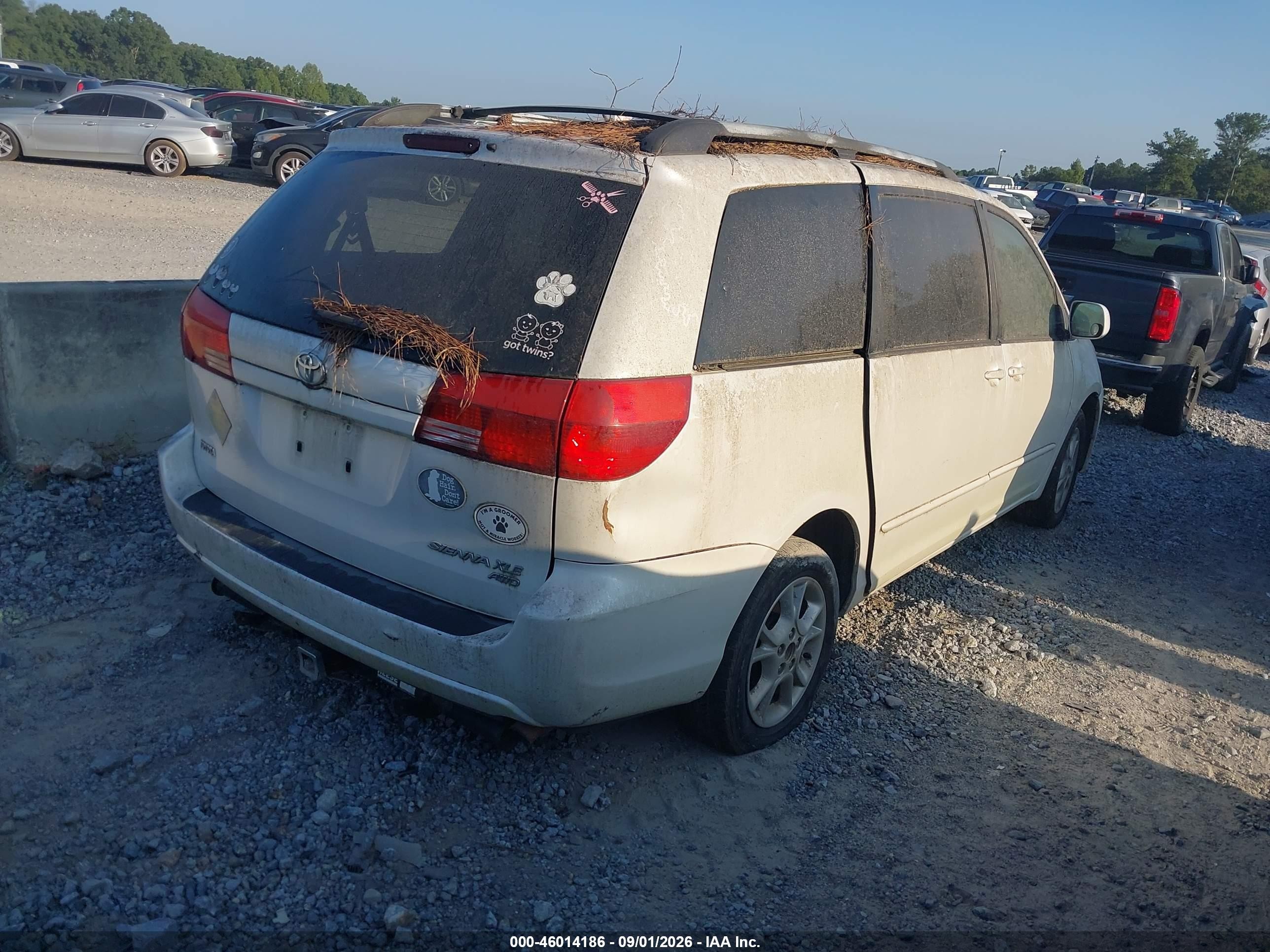 2004 Toyota Sienna Xle White vin: 5TDBA22C74S003635