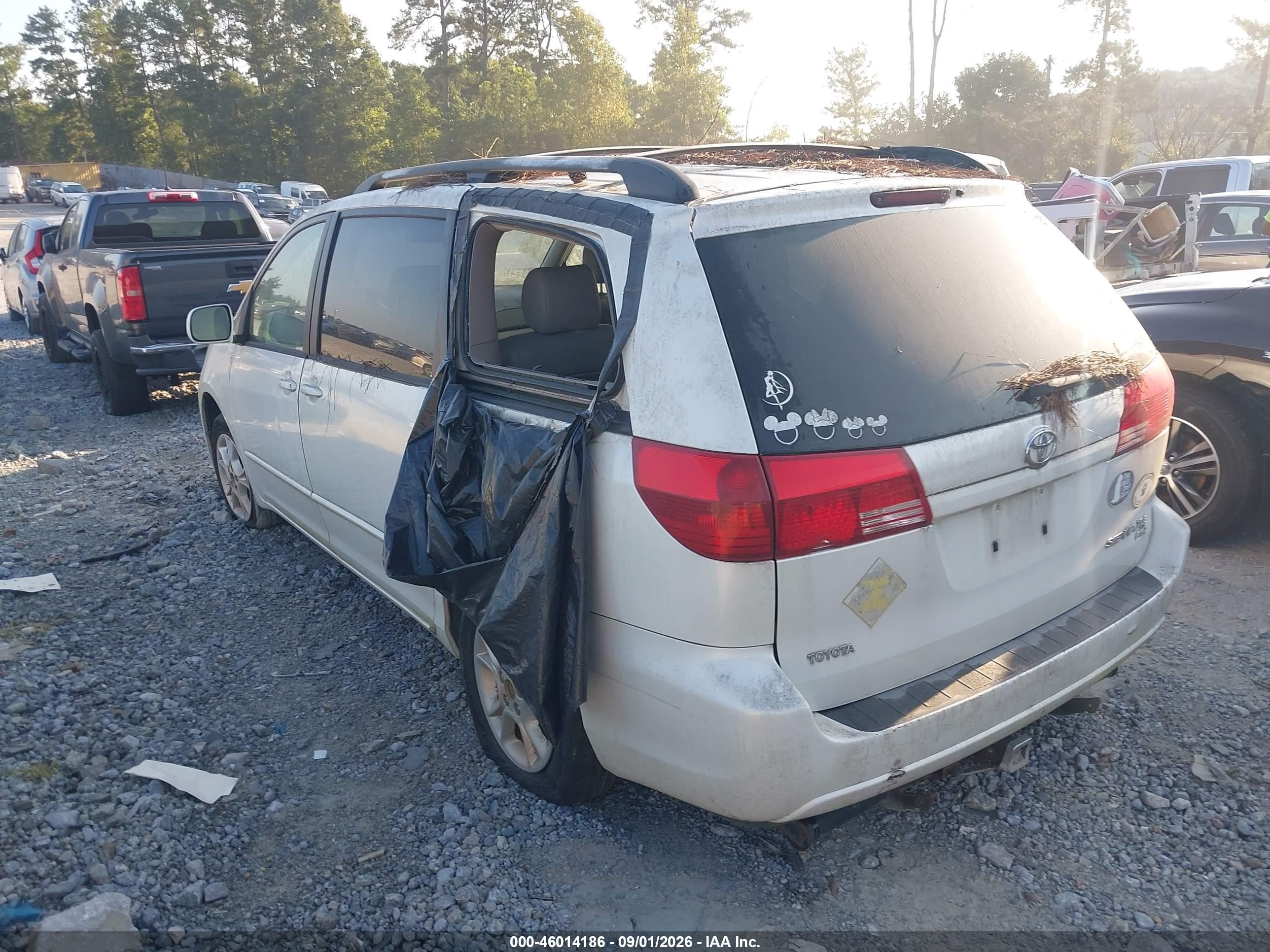 2004 Toyota Sienna Xle White vin: 5TDBA22C74S003635