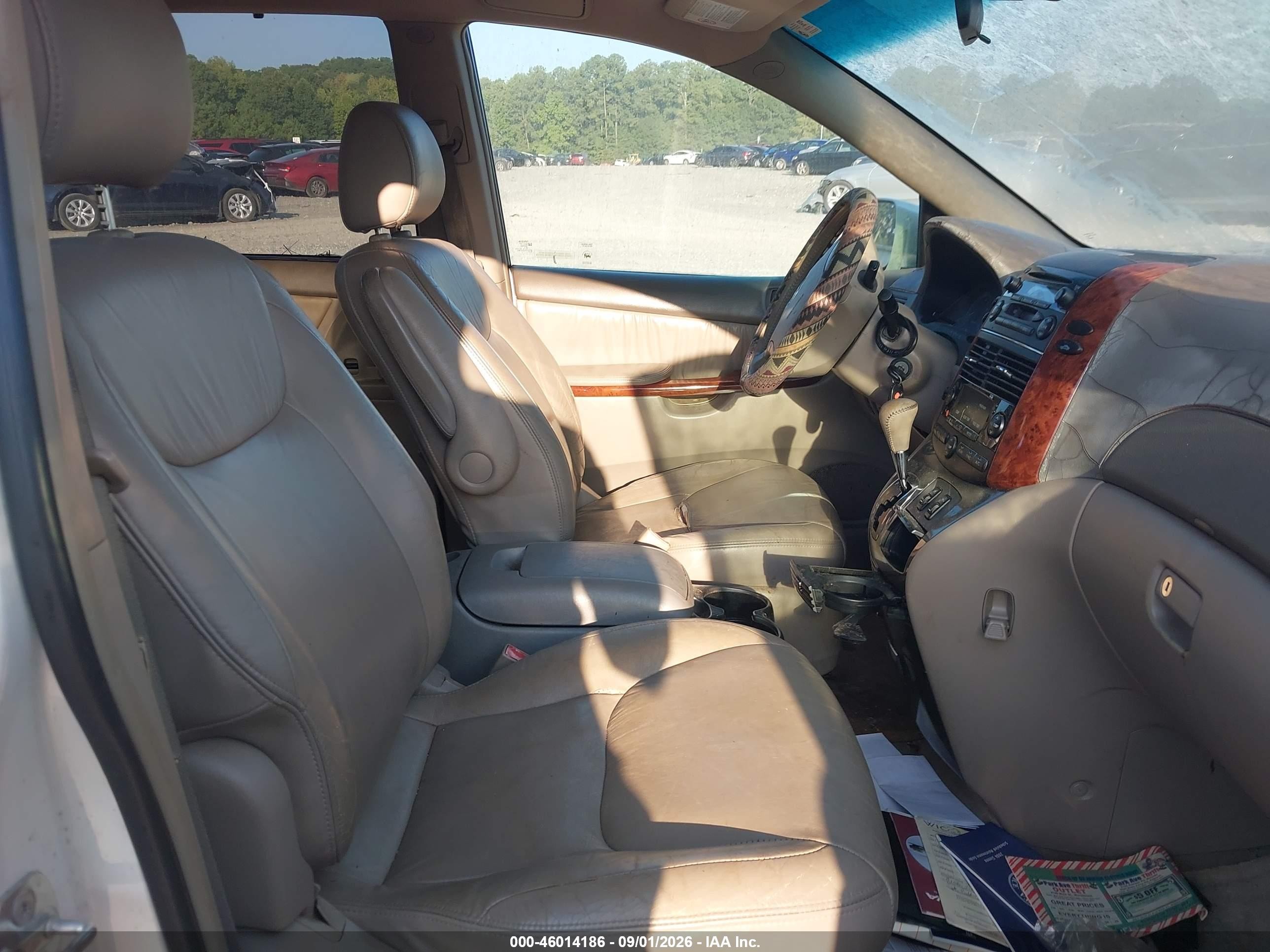 2004 Toyota Sienna Xle White vin: 5TDBA22C74S003635