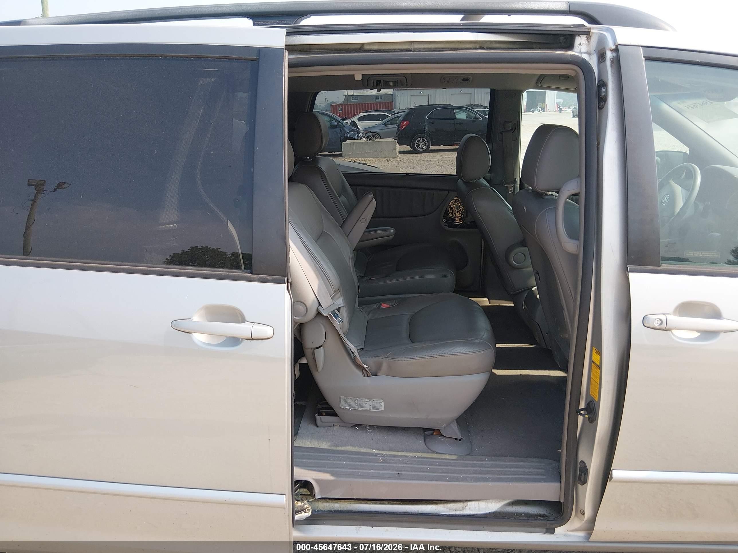 2004 Toyota Sienna Xle Silver vin: 5TDBA22C84S006835