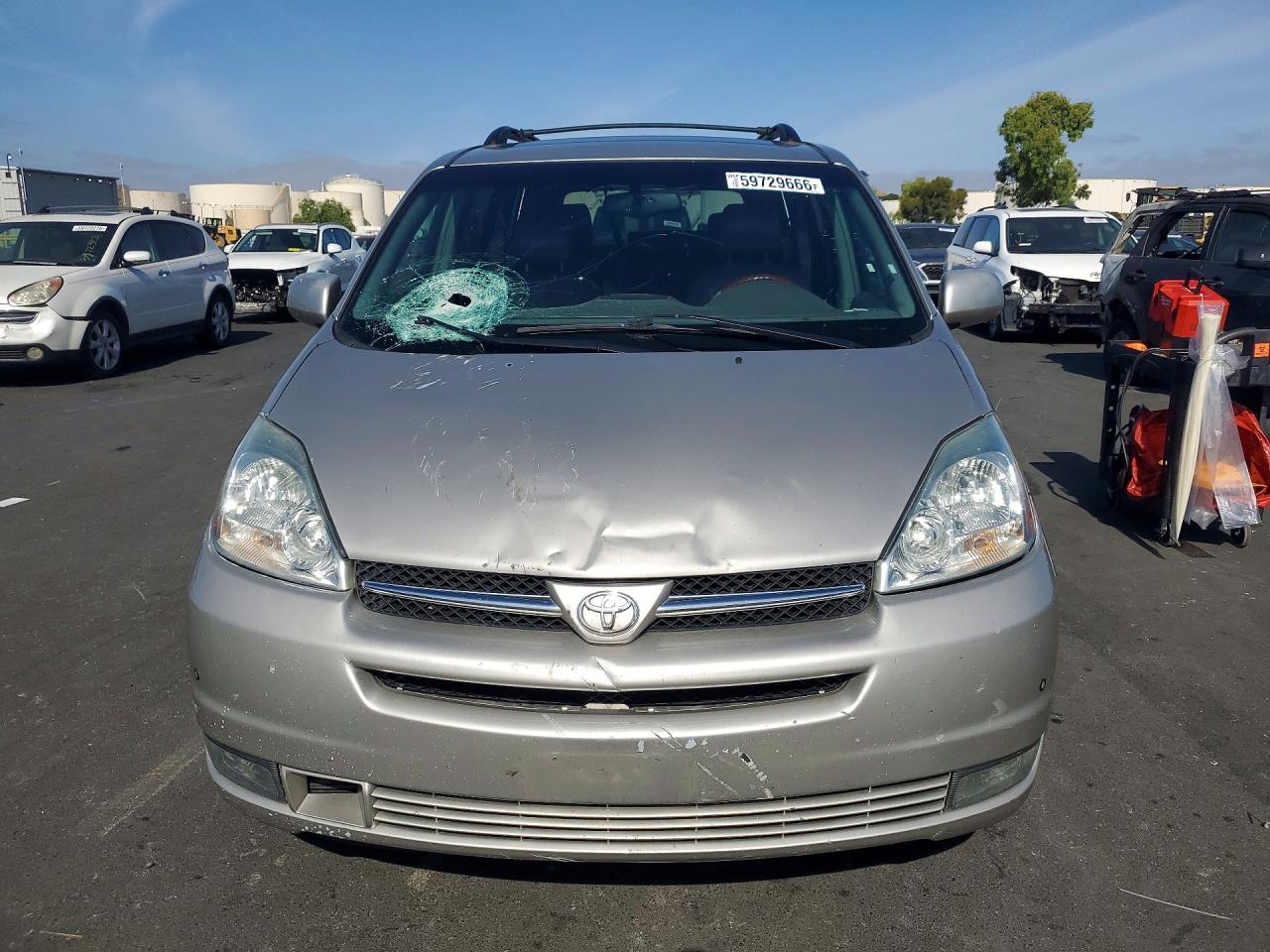 2004 Toyota Sienna Silver vin: 5TDBA22CX4S018310
