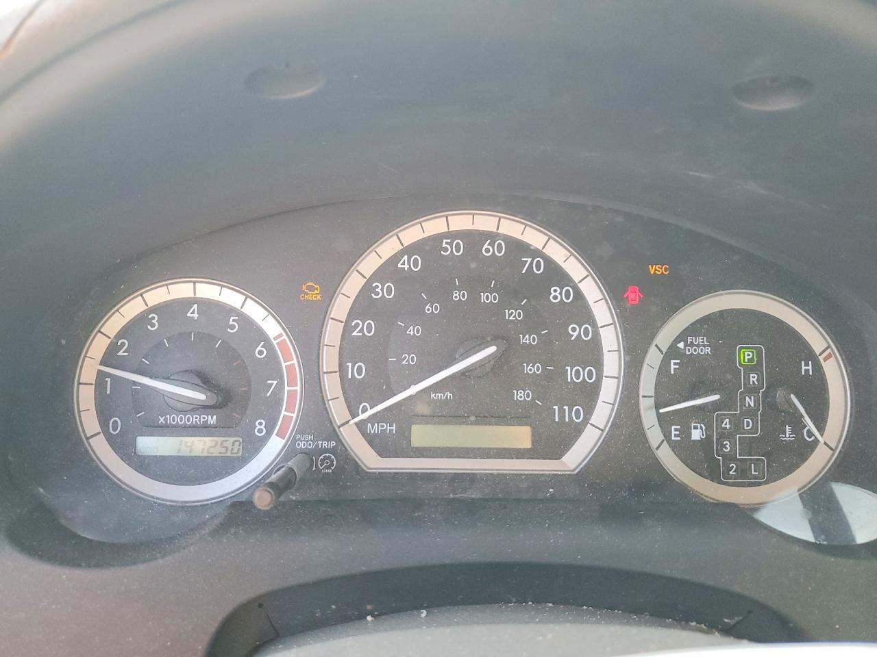 2004 Toyota Sienna Silver vin: 5TDBA22CX4S018310