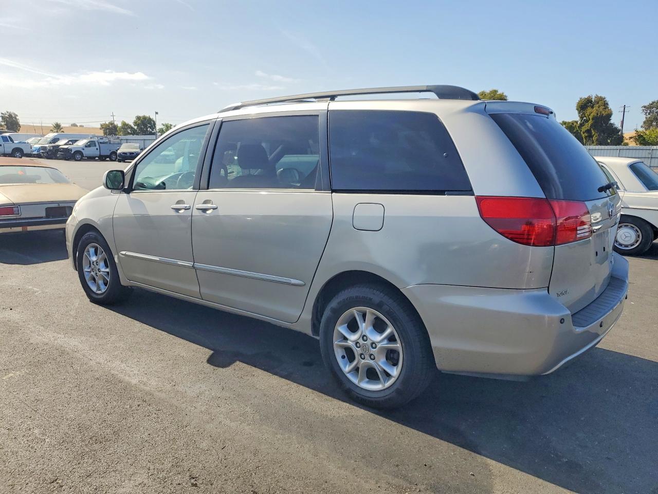 2004 Toyota Sienna Silver vin: 5TDBA22CX4S018310