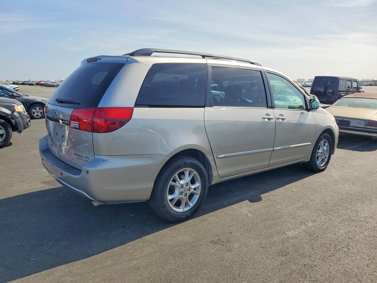 2004 Toyota Sienna Silver vin: 5TDBA22CX4S018310