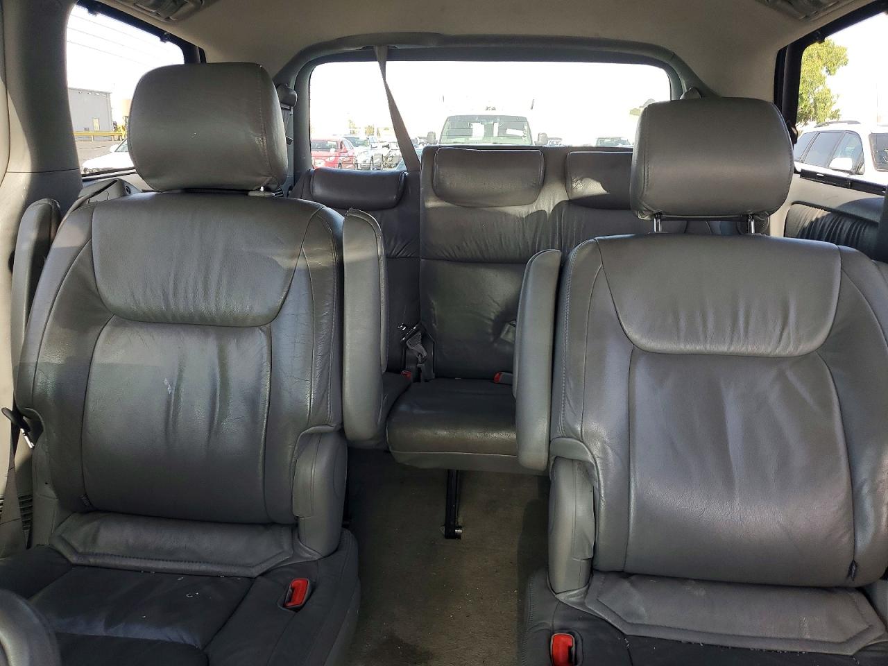 2004 Toyota Sienna Silver vin: 5TDBA22CX4S018310