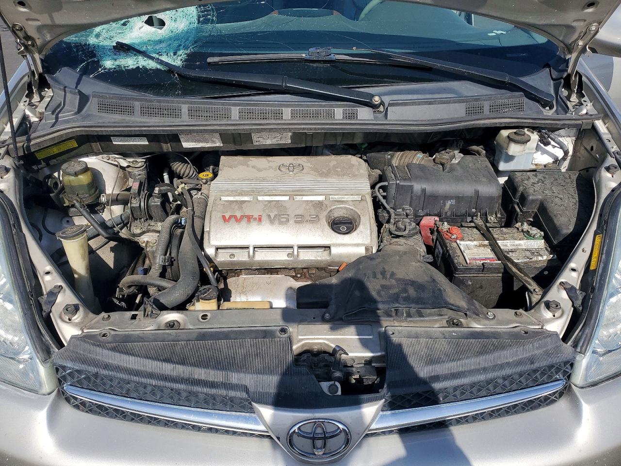 2004 Toyota Sienna Silver vin: 5TDBA22CX4S018310