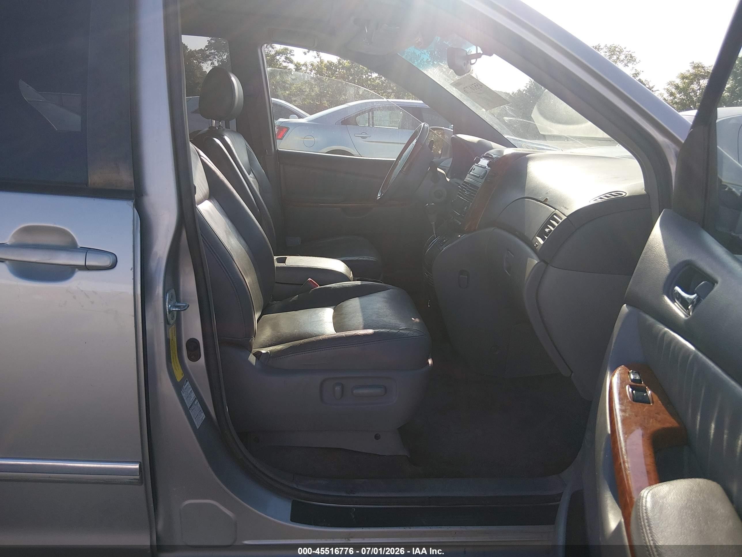 2006 Toyota Sienna Xle Limited Серебряный vin: 5TDBA22CX6S056154