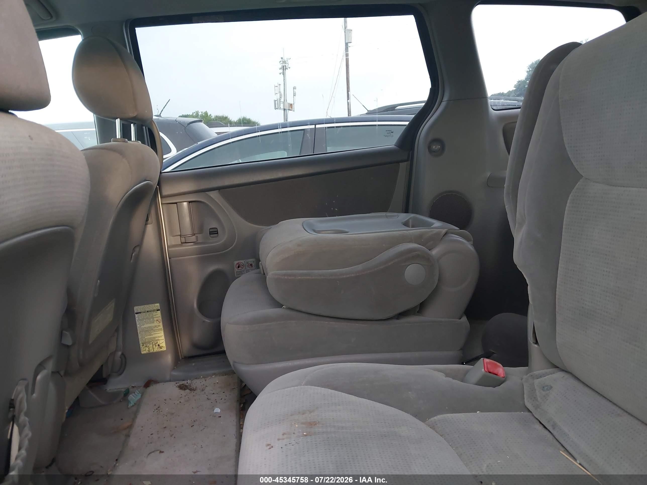 2005 Toyota Sienna Le Silver vin: 5TDBA23C05S053115