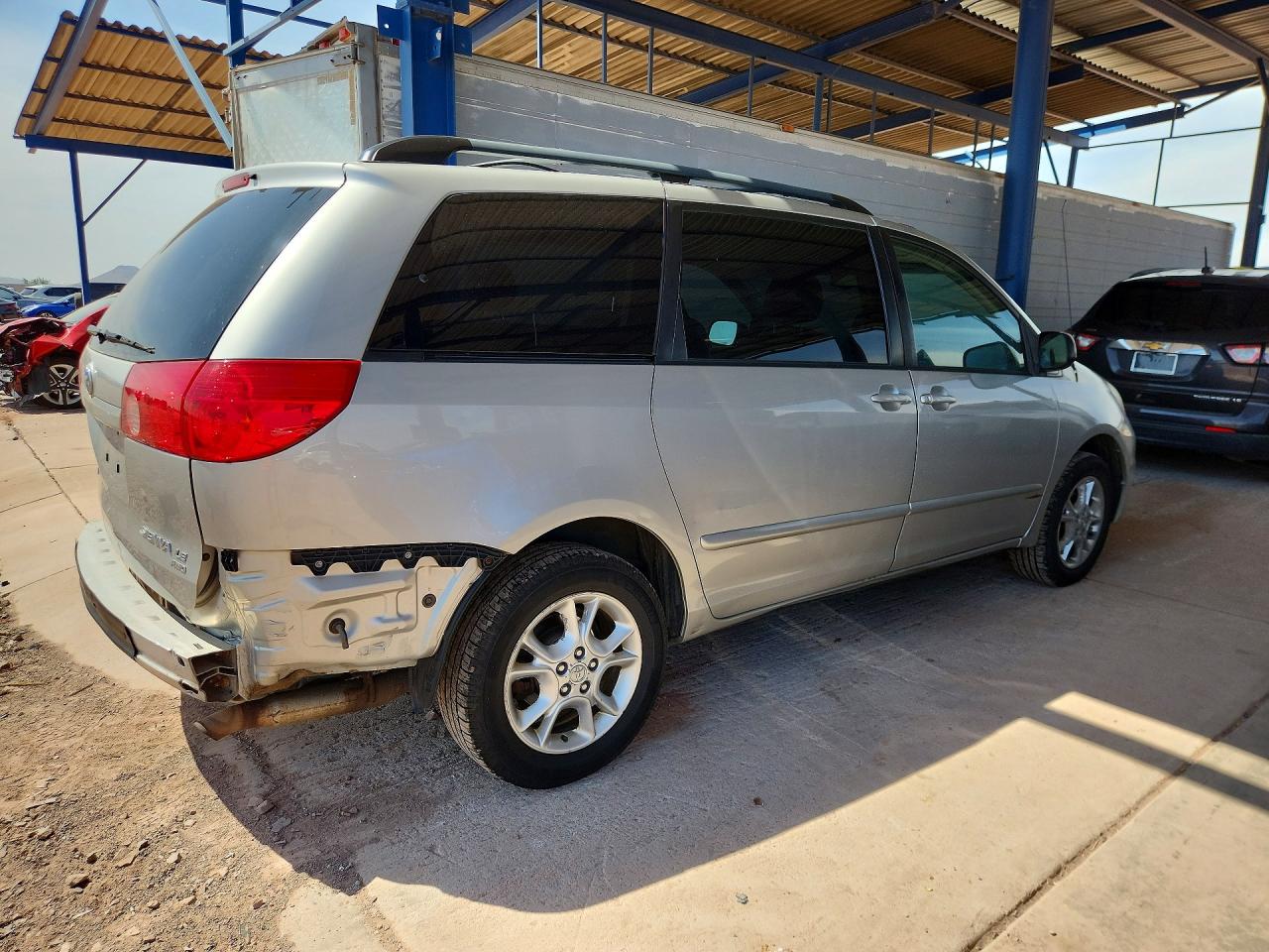 2006 Toyota Sienna Le Silver vin: 5TDBA23C06S057649