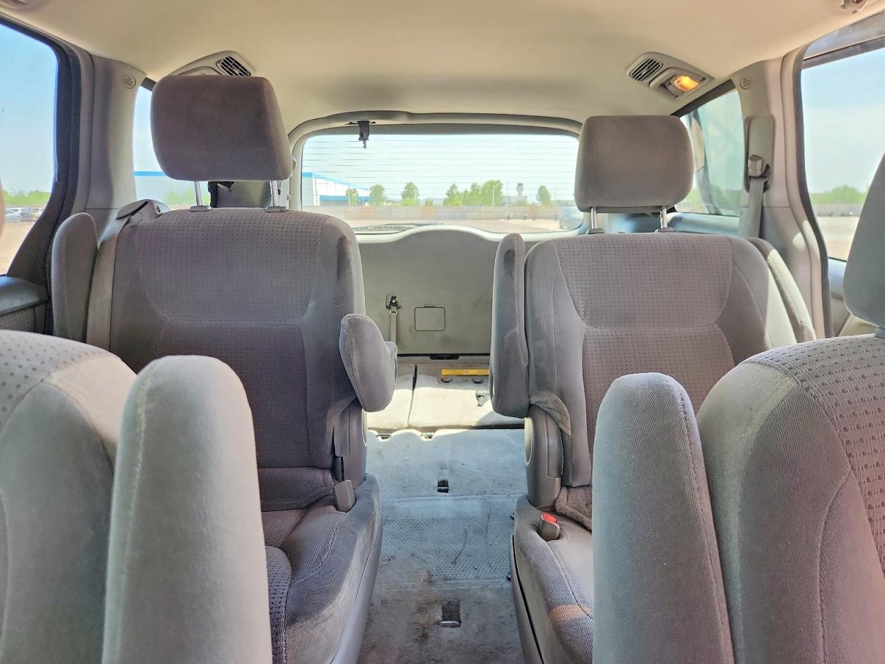 2006 Toyota Sienna Le Silver vin: 5TDBA23C06S057649