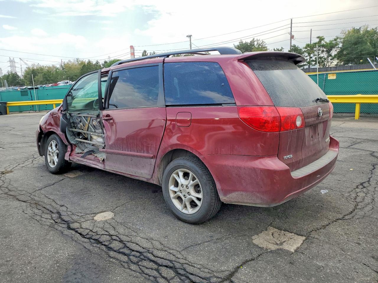 2006 Toyota Sienna Le Burgundy vin: 5TDBA23C06S066254
