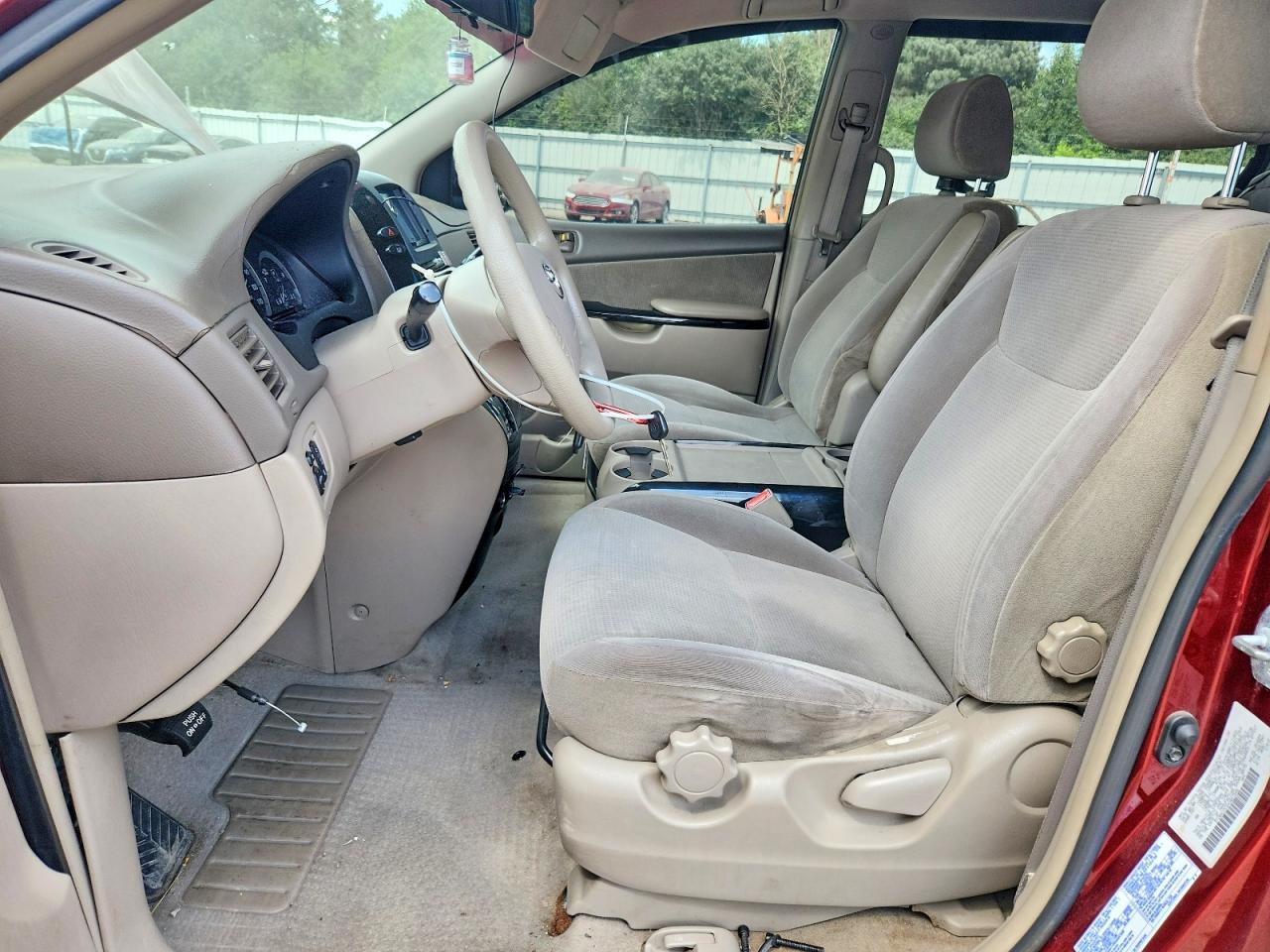 2004 Toyota Sienna Le Red vin: 5TDBA23C24S027646